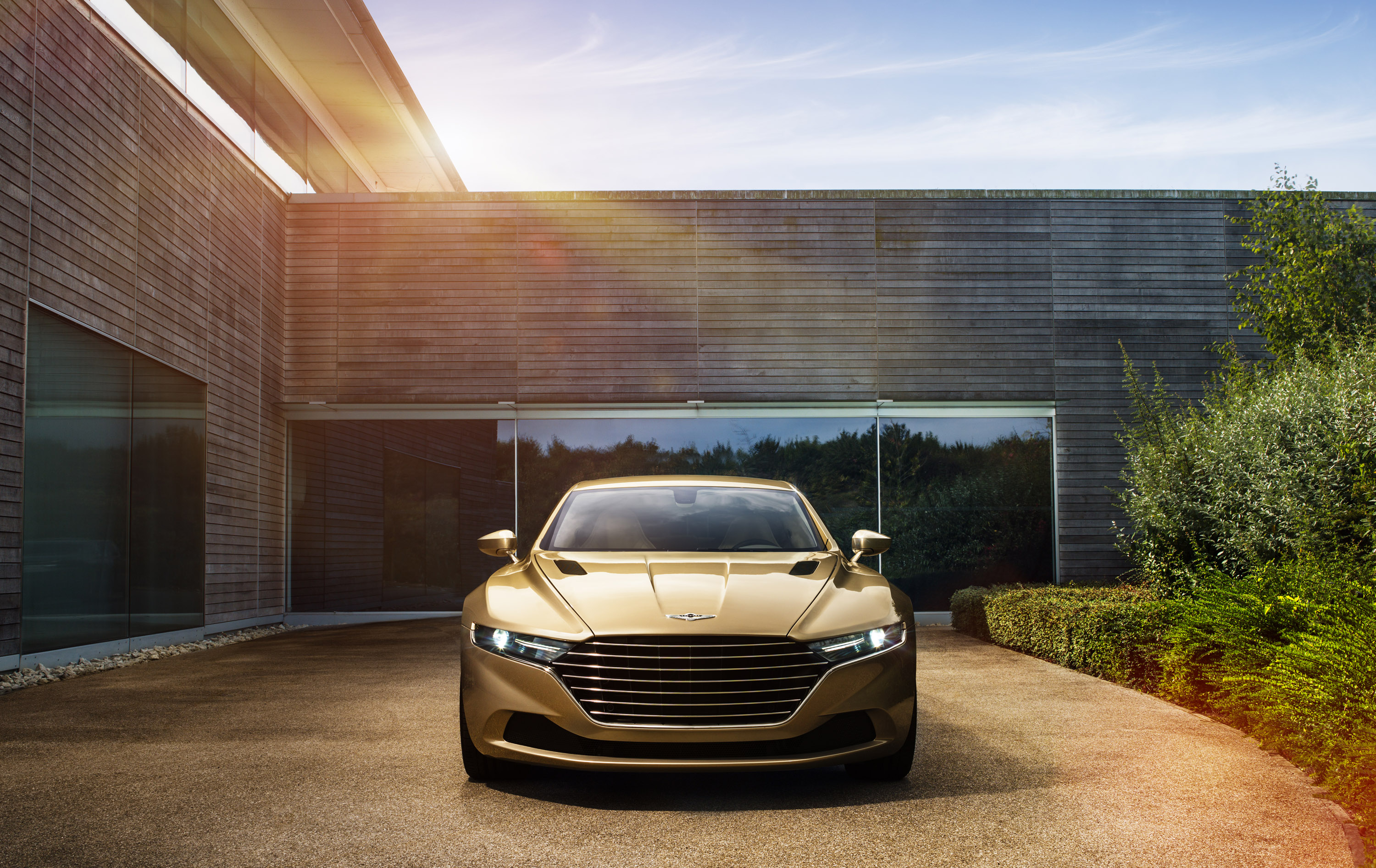 Aston Martin Lagonda Taraf photo #2