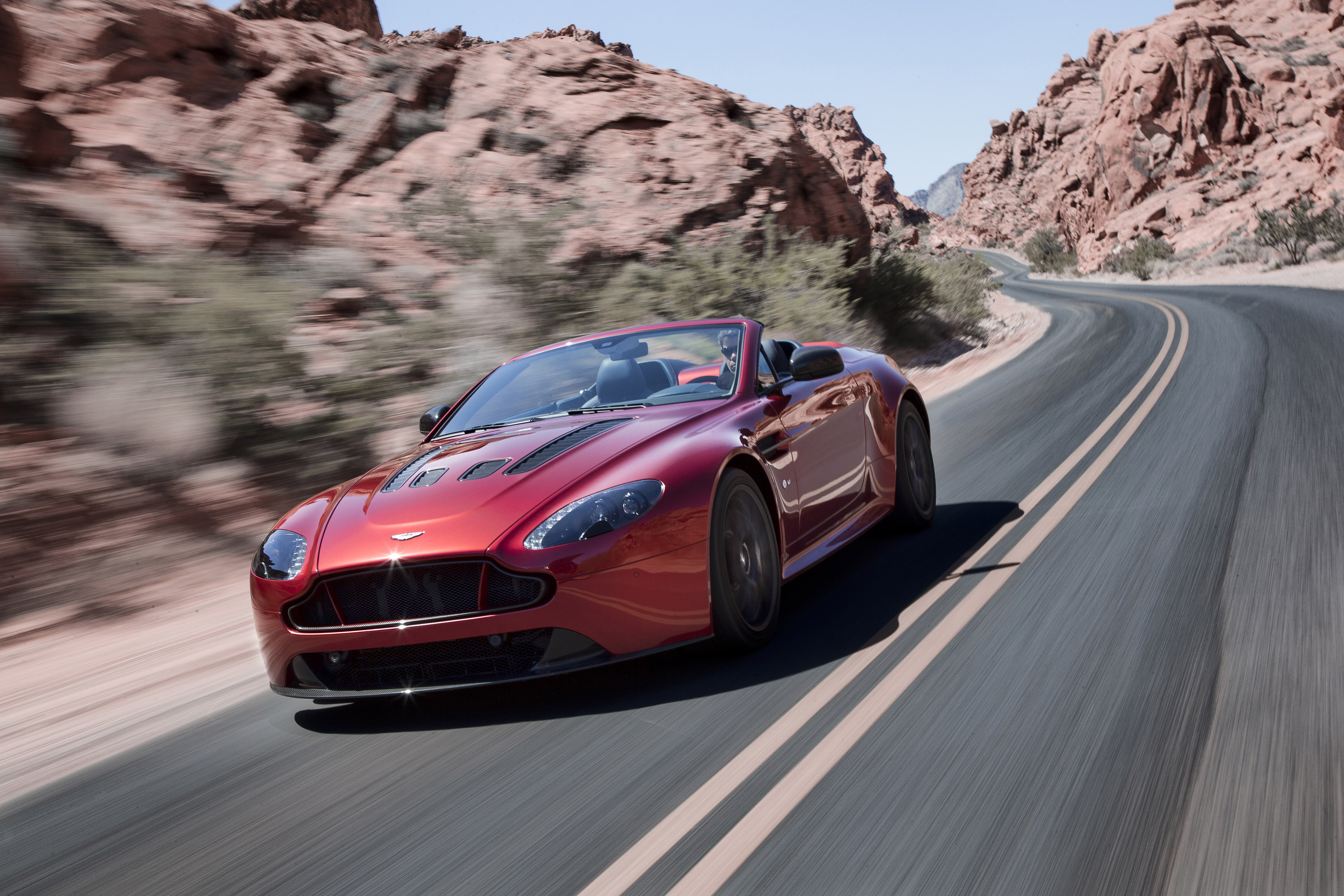 Aston Martin V12 Vantage S Roadster photo #2