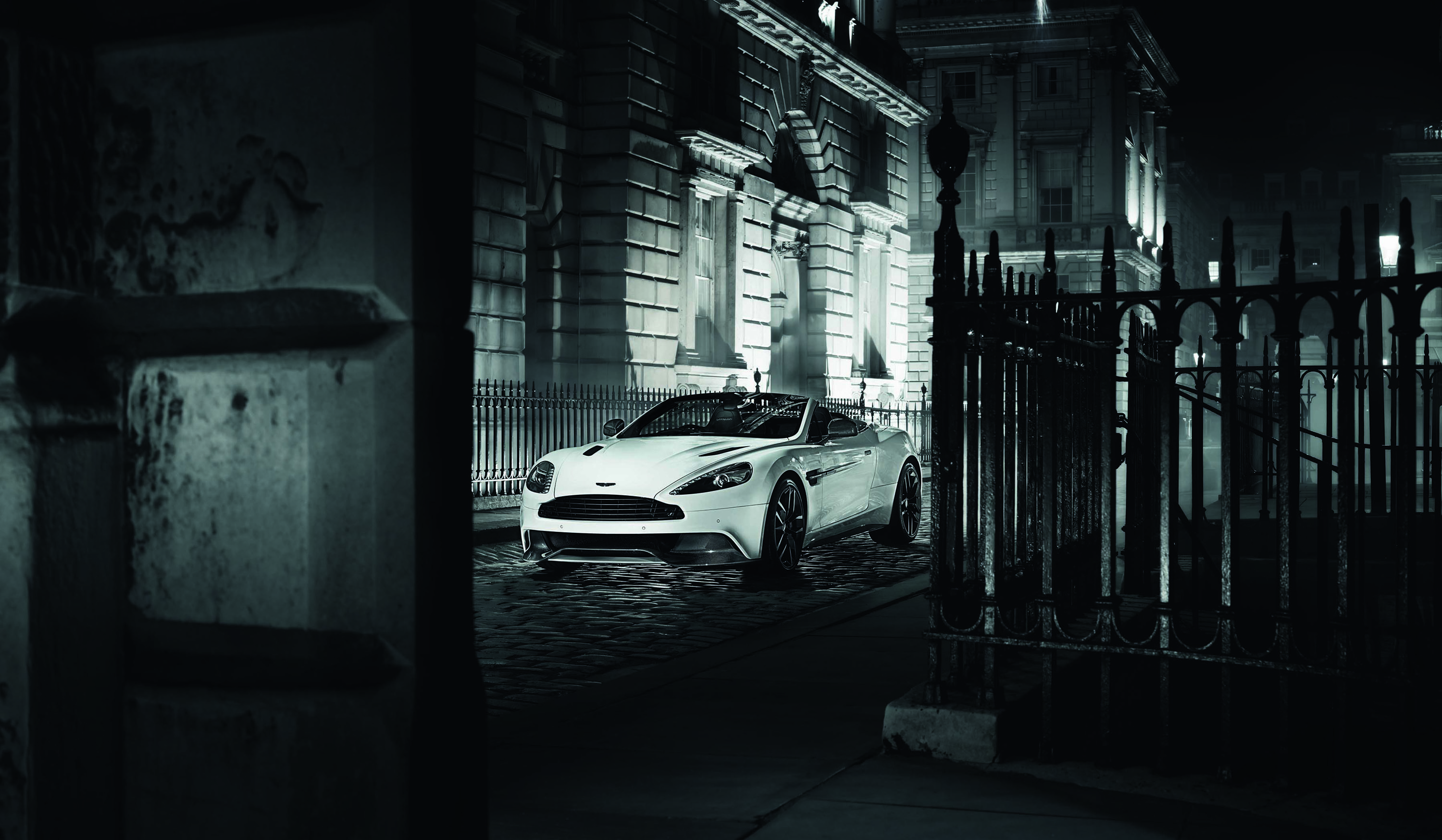 Aston Martin Vanquish Carbon Black photo #2