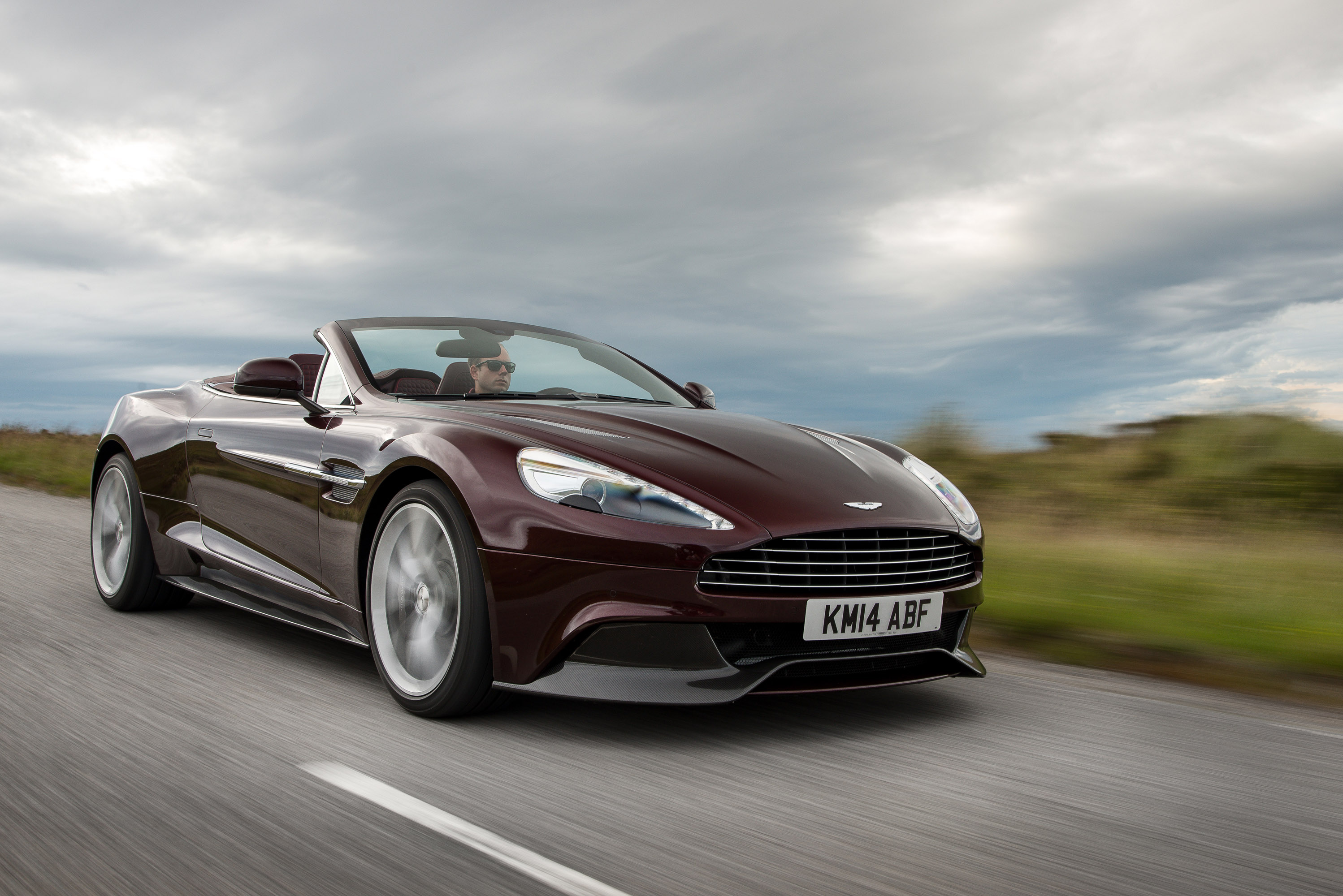 aston martin vanquish volante