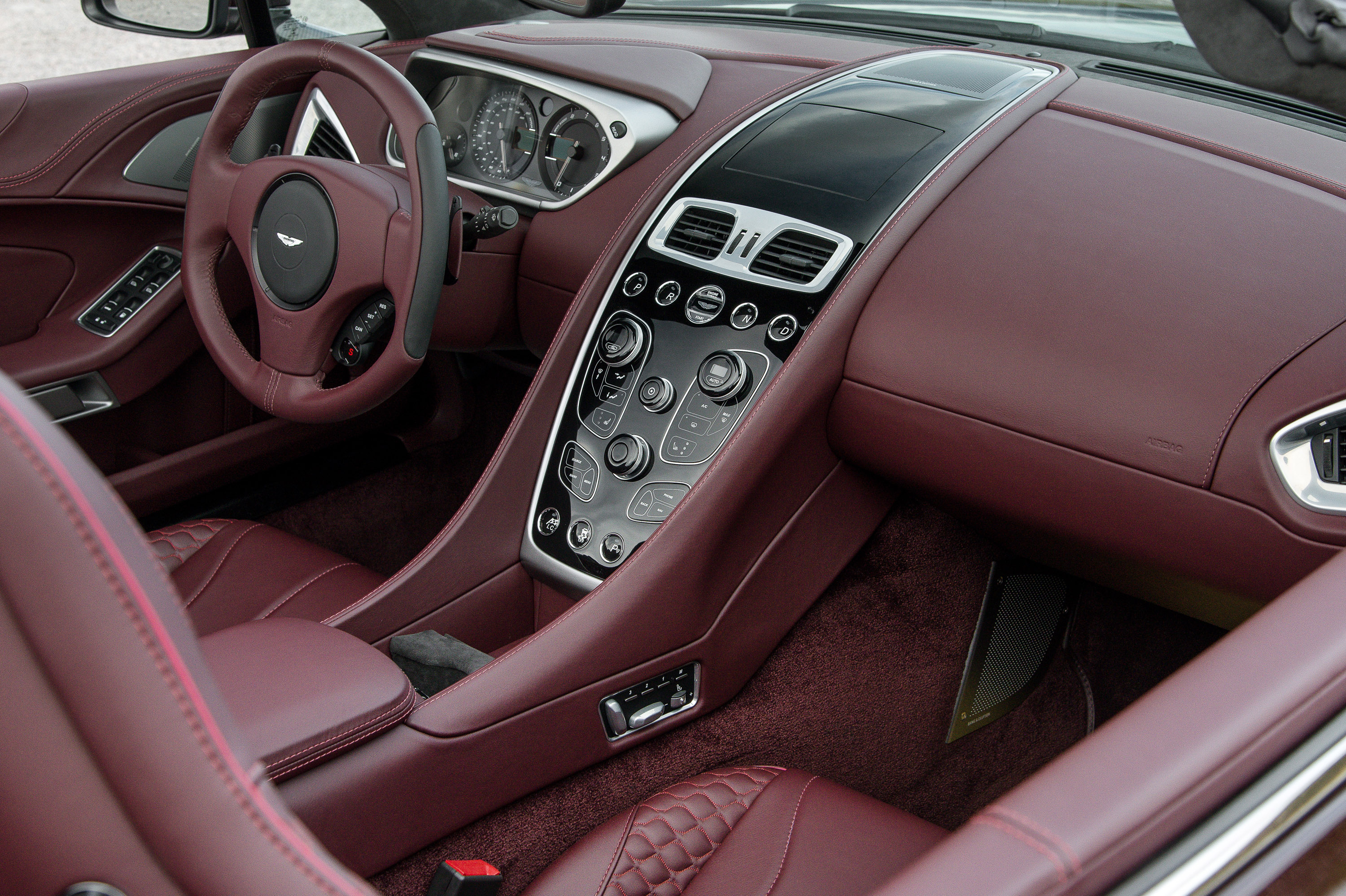 Aston Martin Vanquish Volante photo #21