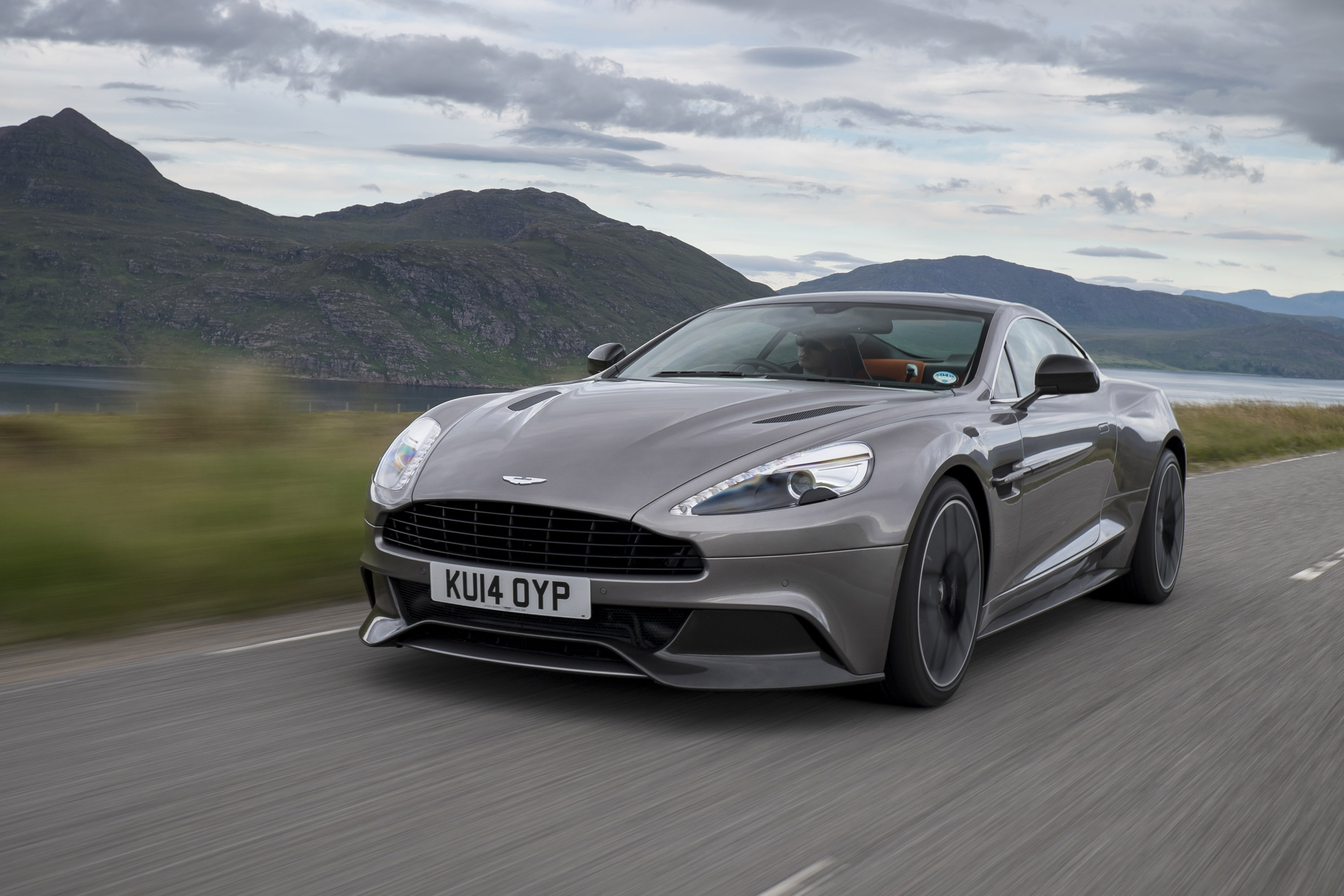 Aston Martin Vanquish photo #1