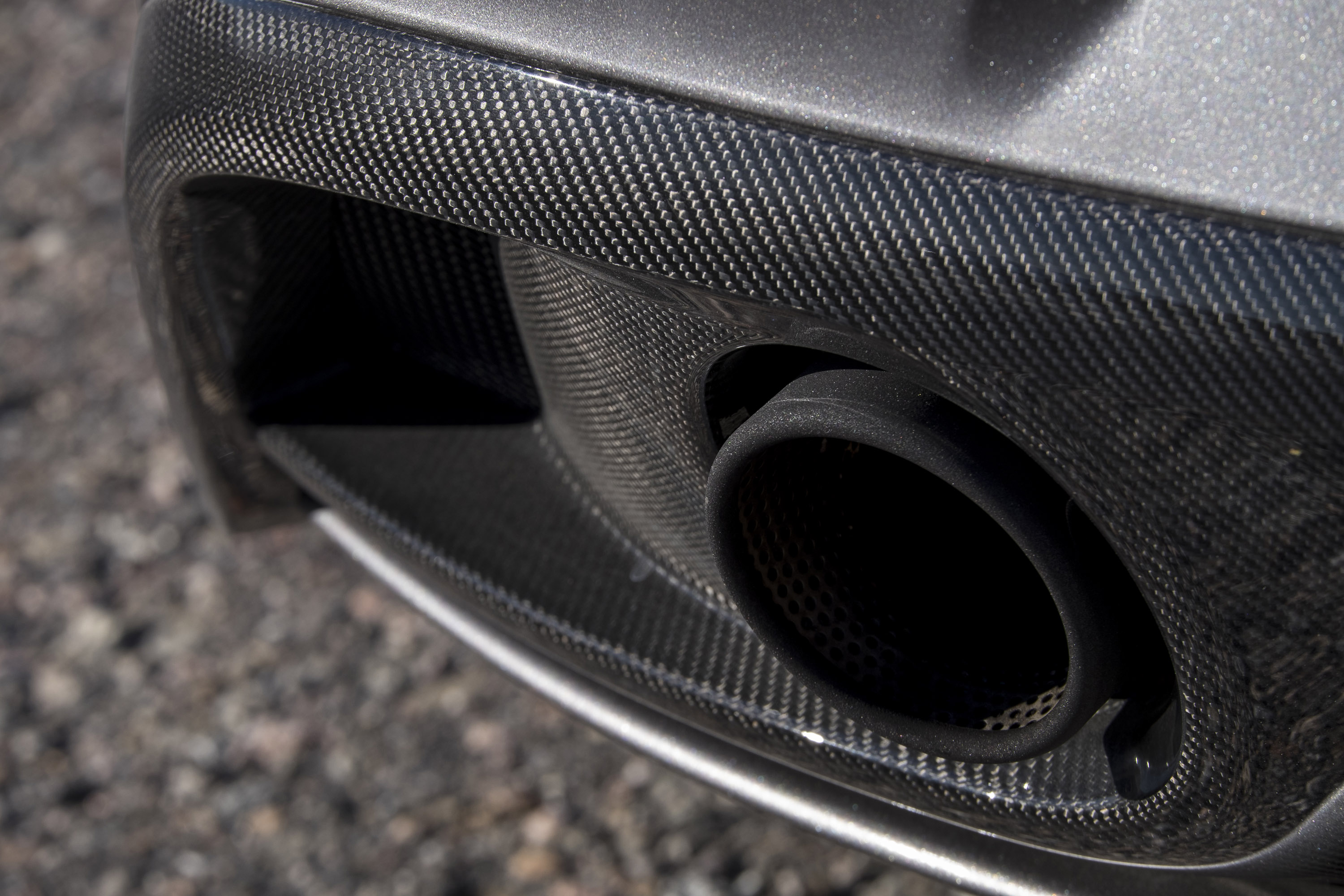 Aston Martin Vanquish photo #16