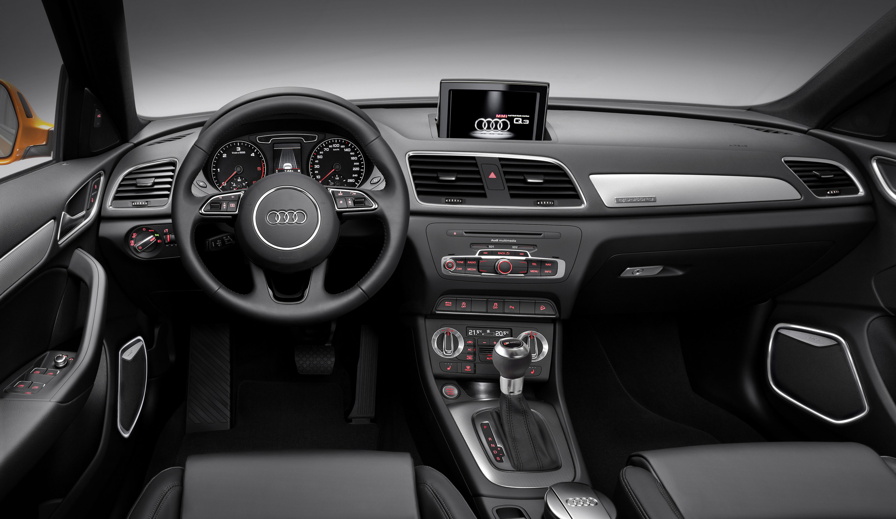 Audi Q3 photo #8