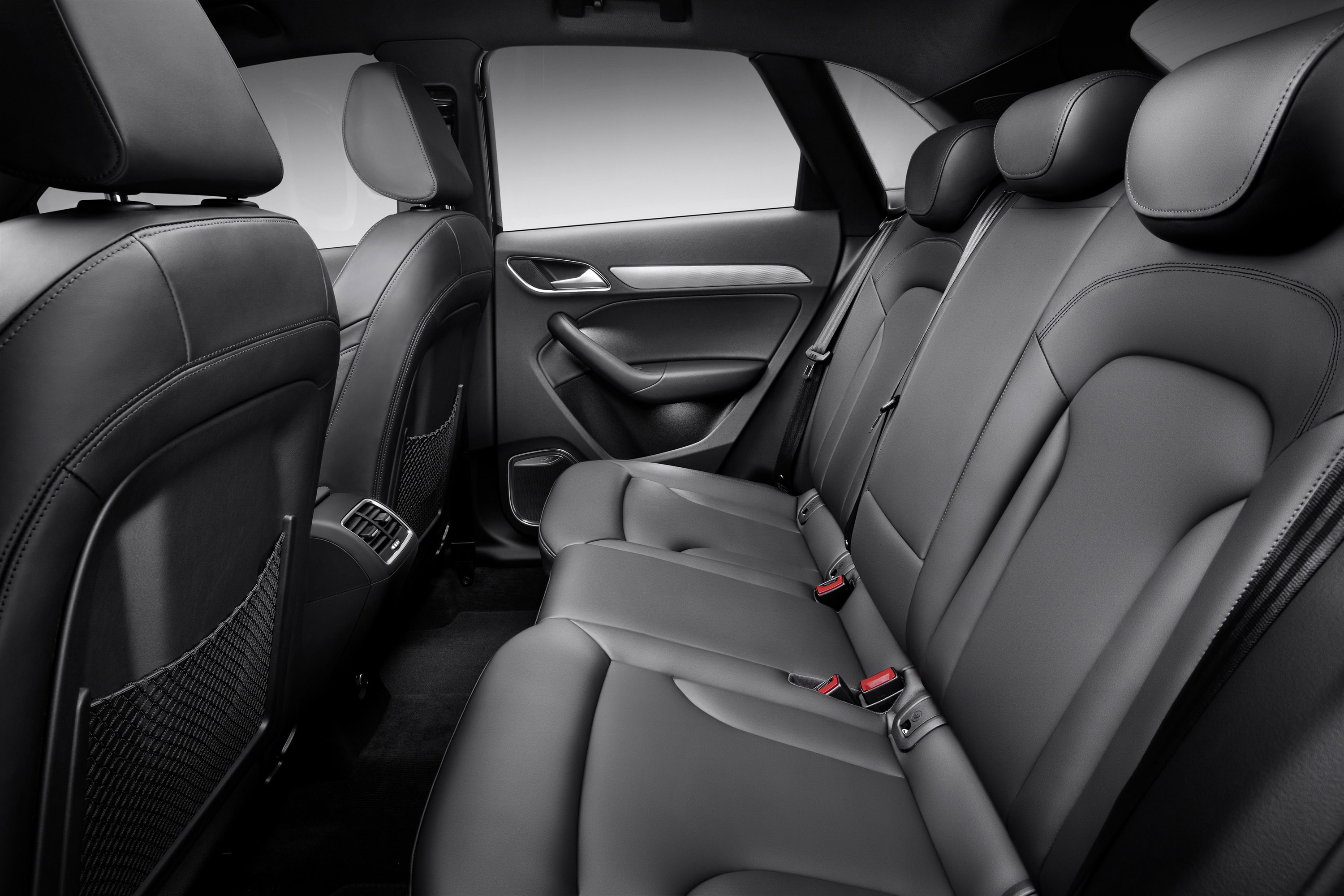 Audi Q3 photo #10
