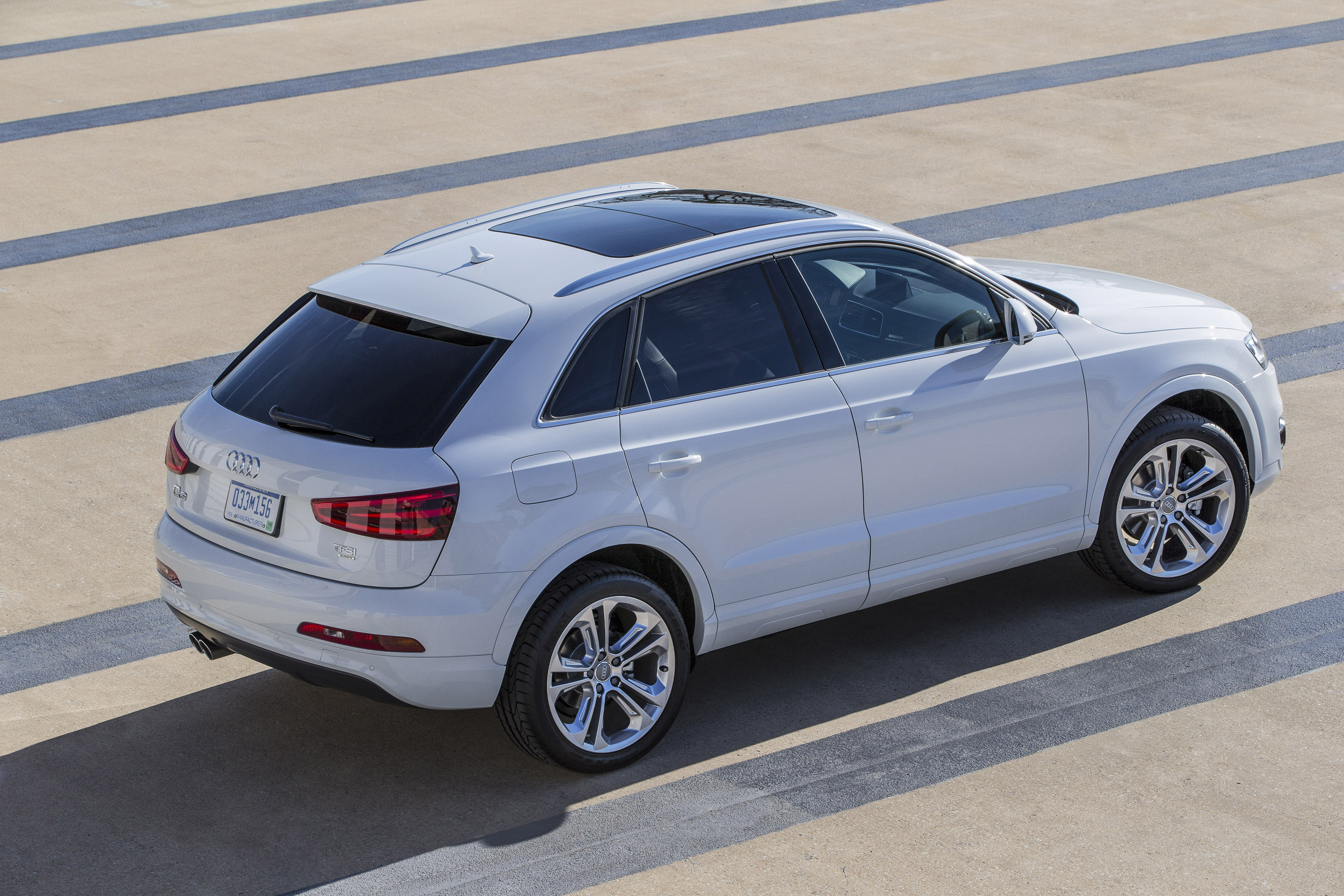 Audi Q3 photo #11