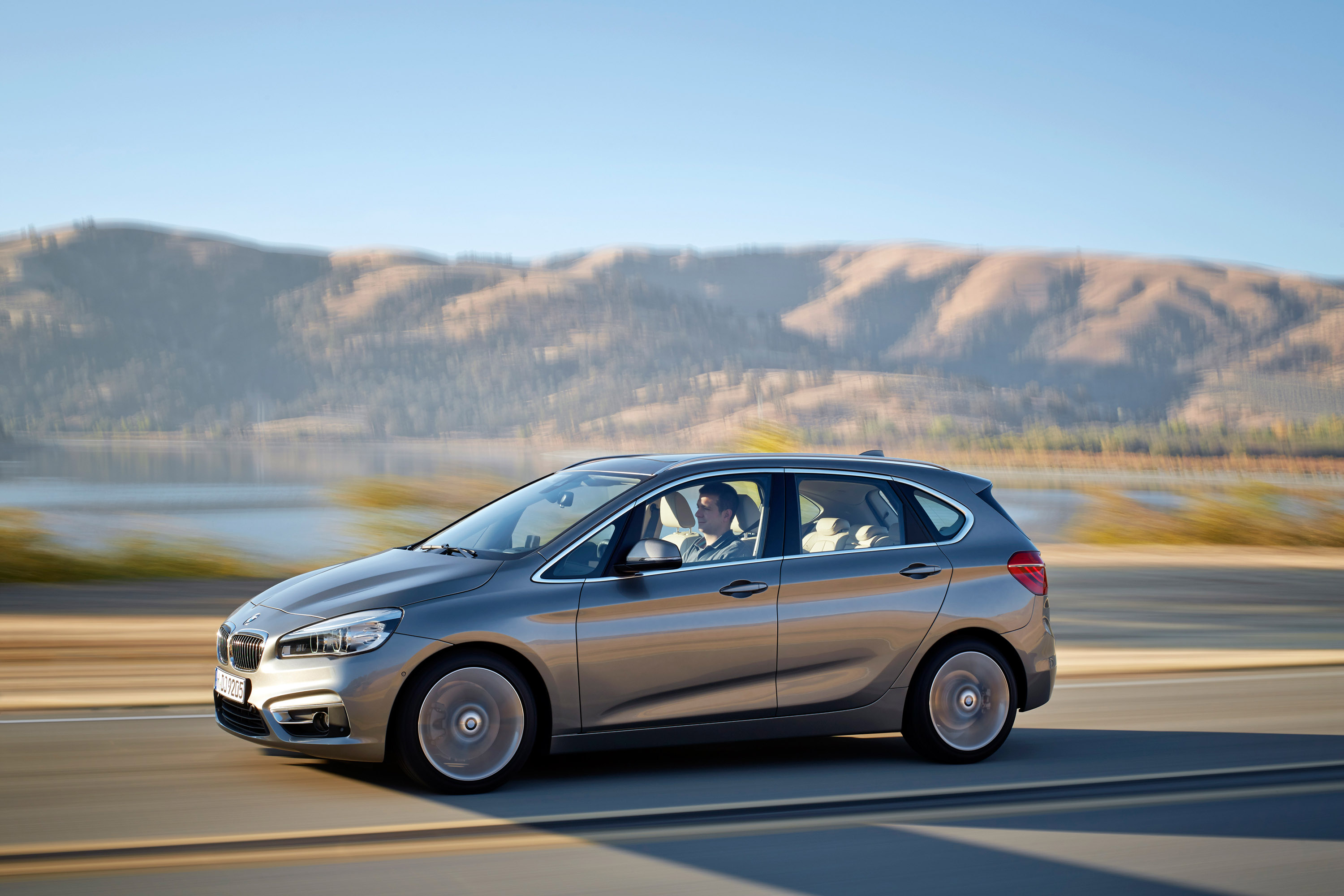 BMW 2-Series Active Tourer photo #16
