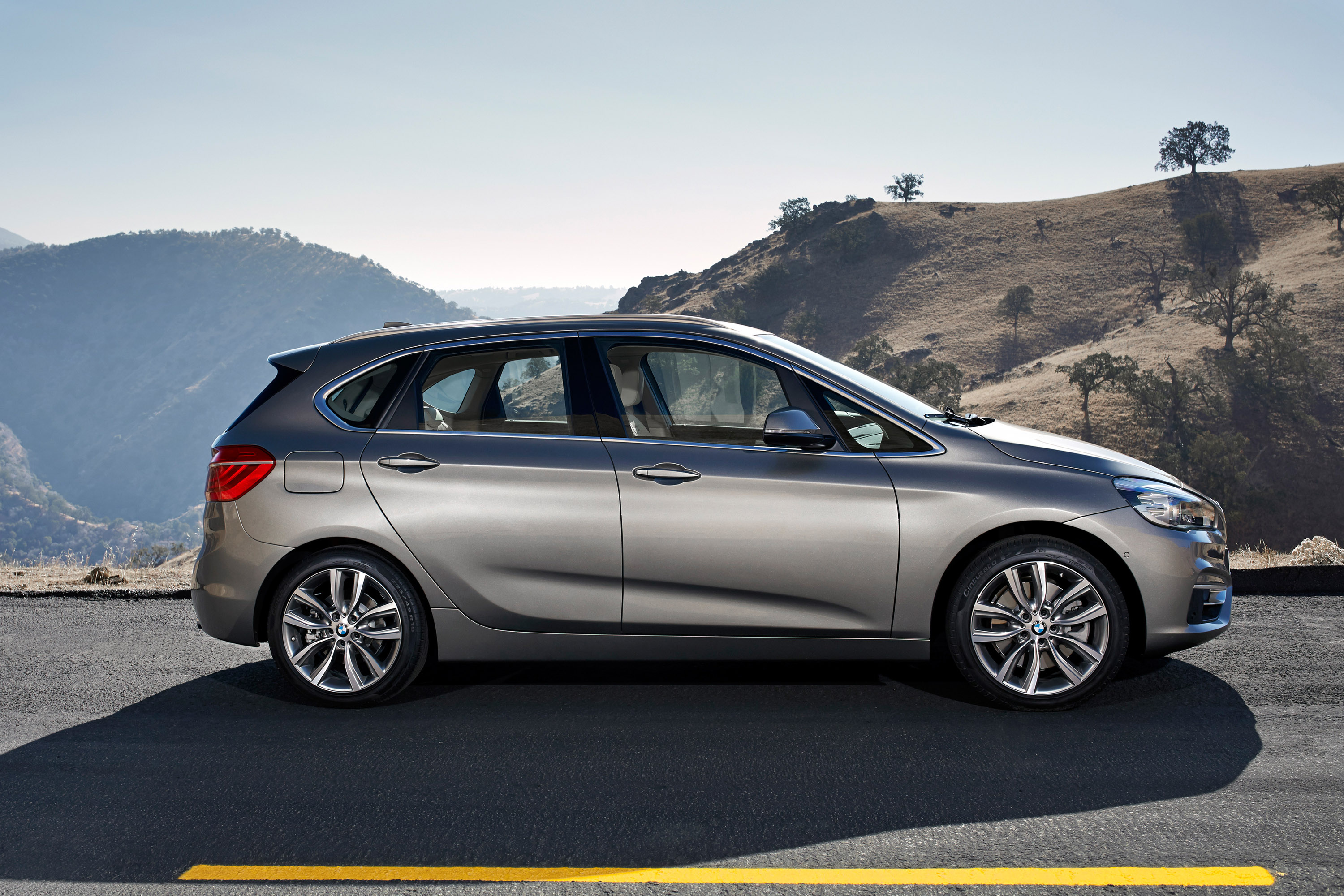BMW 2-Series Active Tourer photo #17