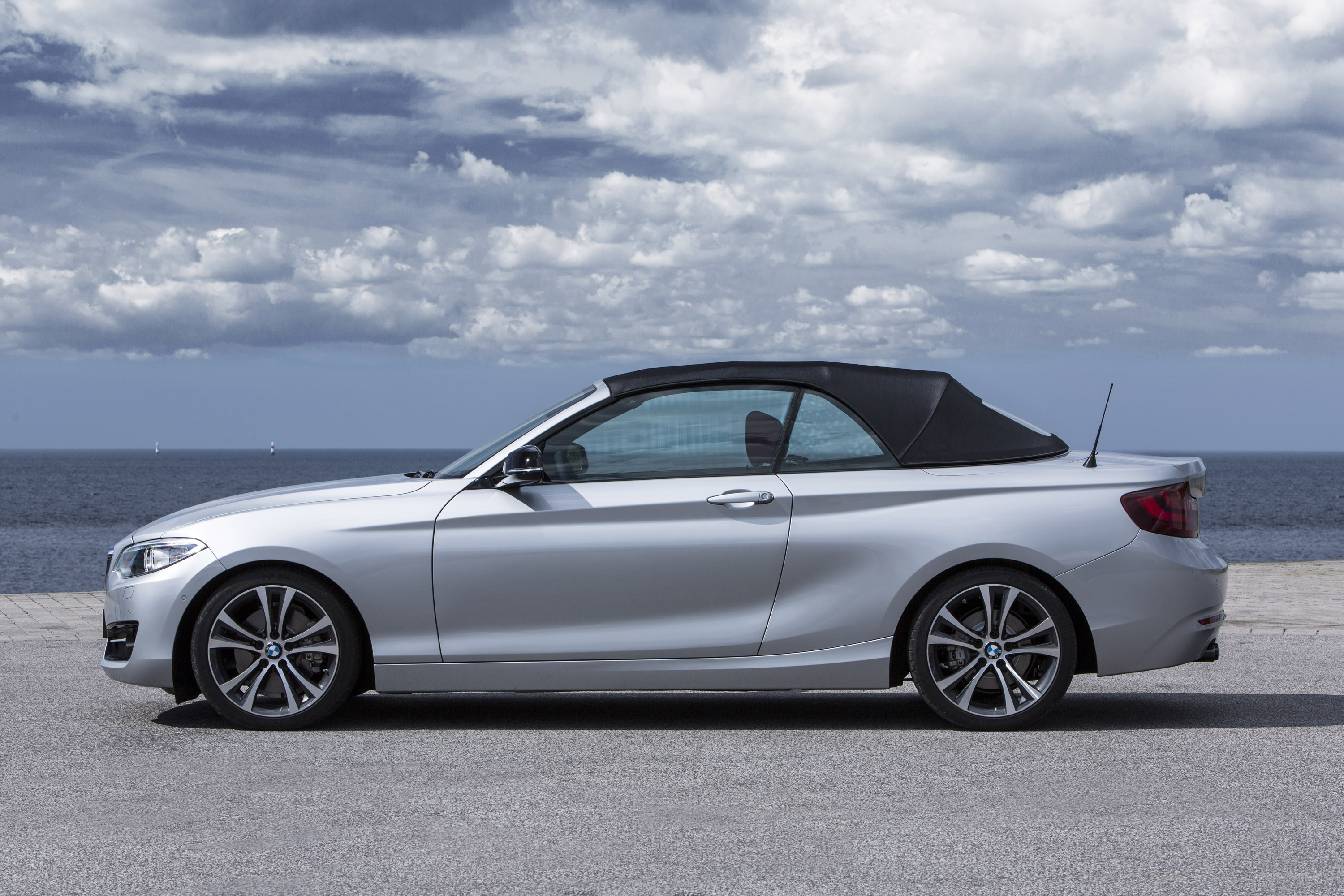 BMW 2-Series Convertible photo #23