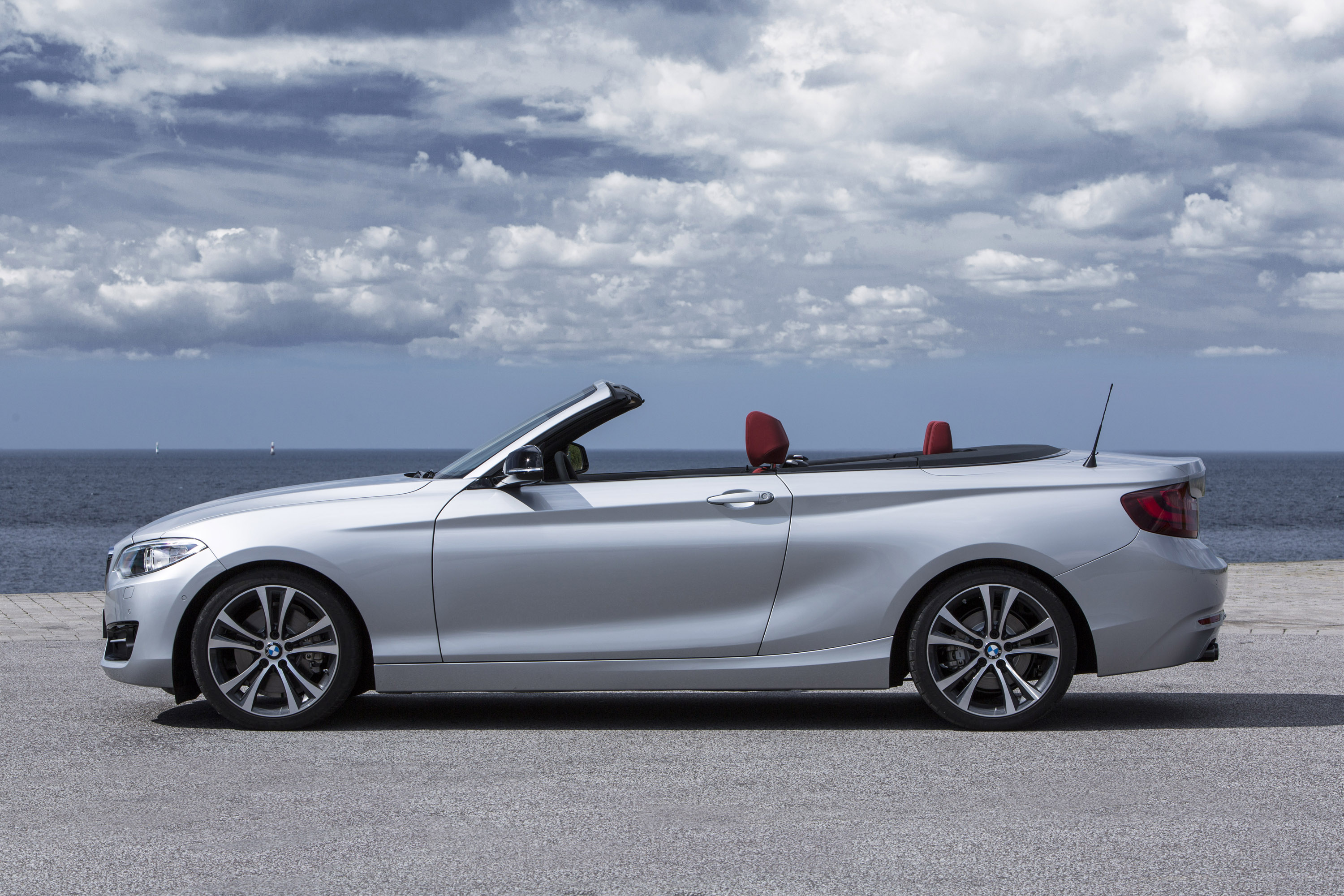 BMW 2-Series Convertible photo #30