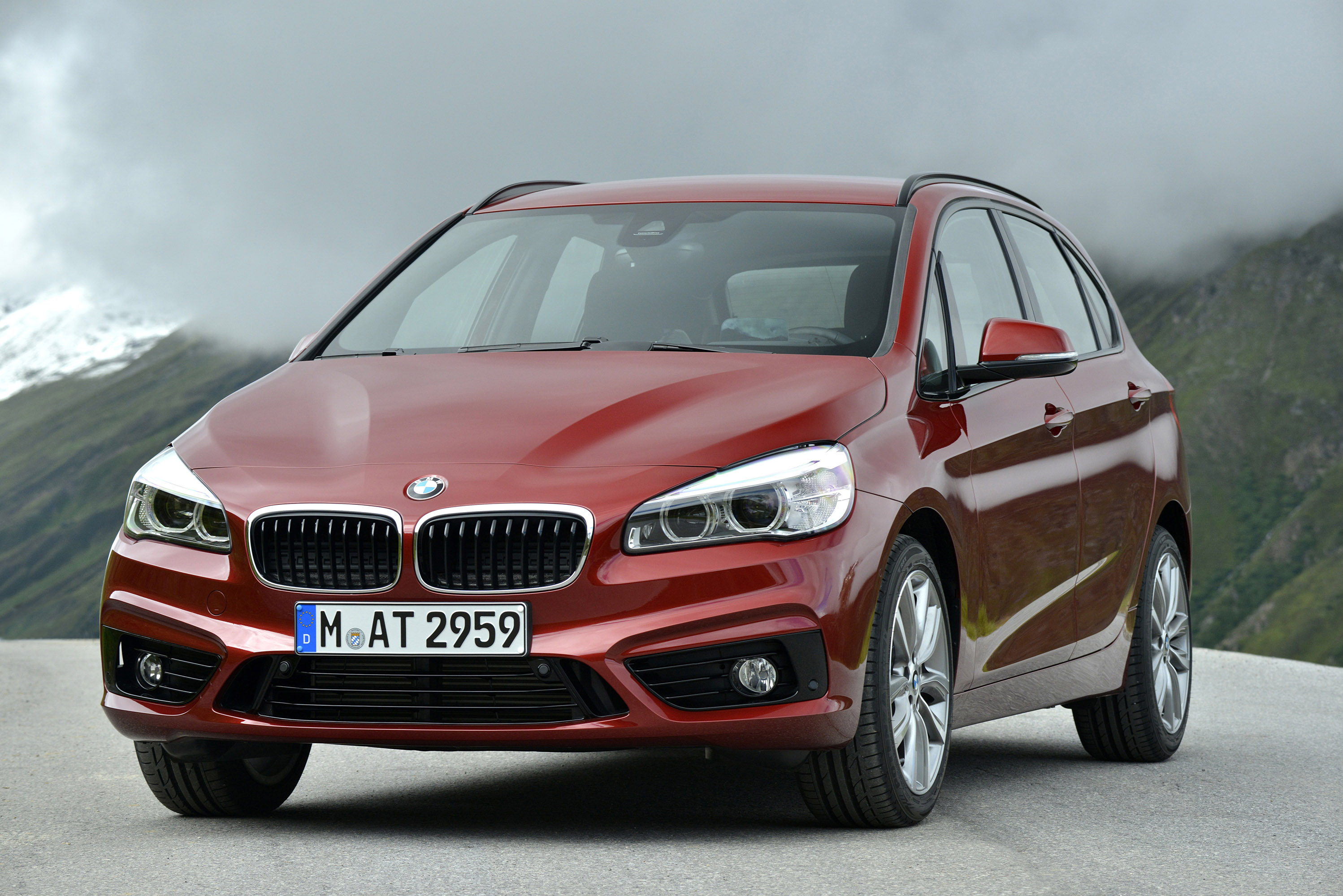 BMW 218d Active Tourer photo #1