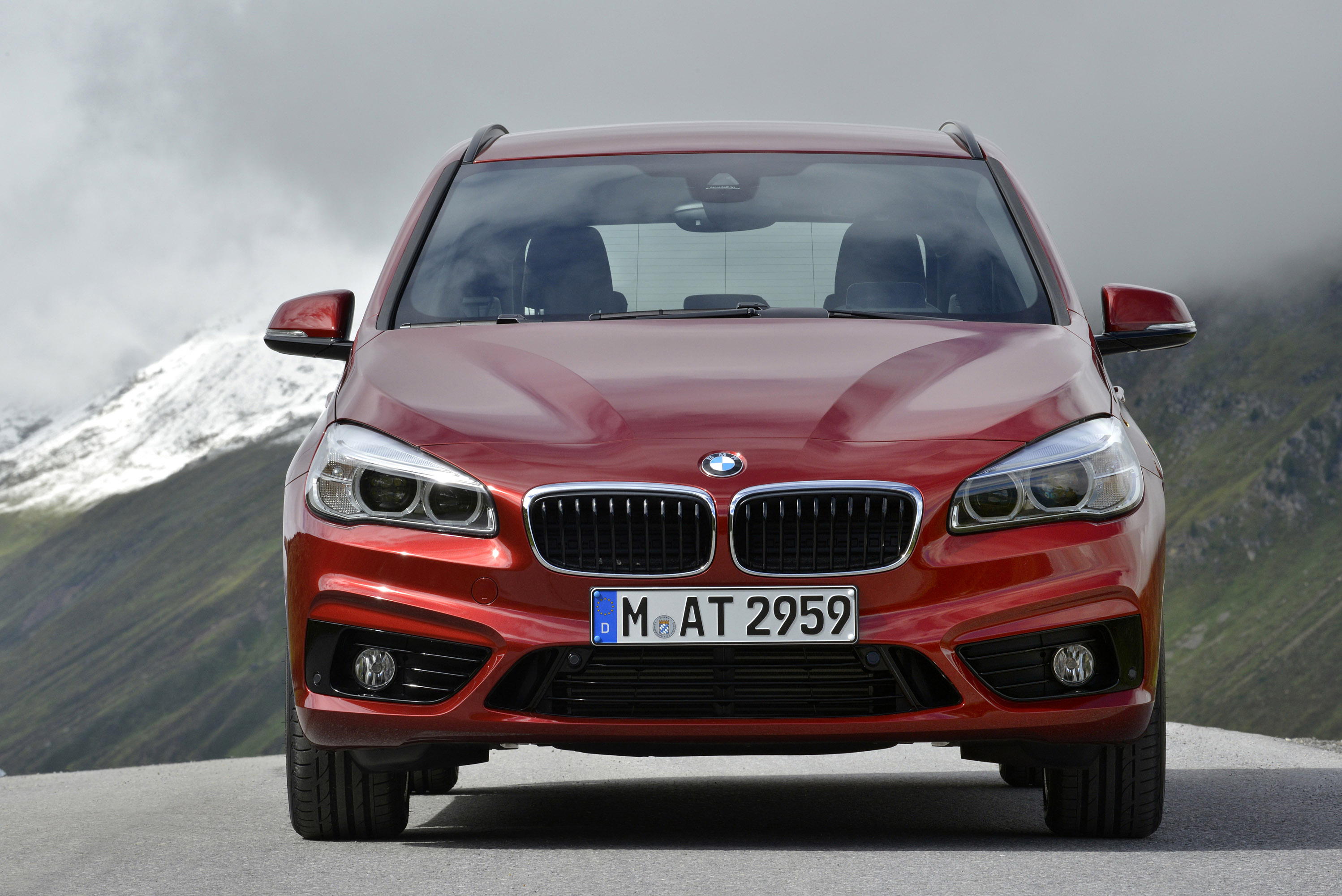 BMW 218d Active Tourer photo #2