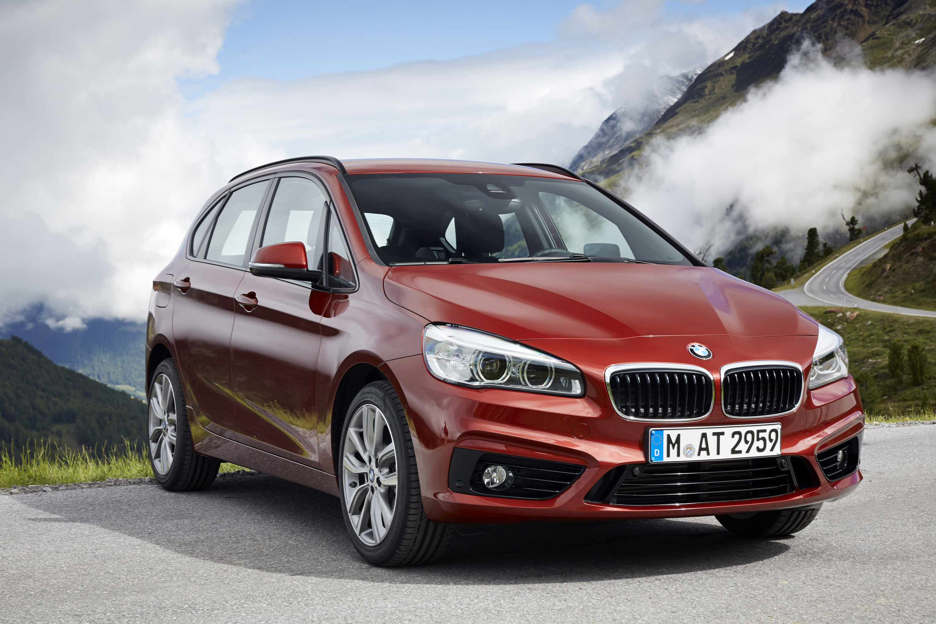 BMW 218d Active Tourer photo #3