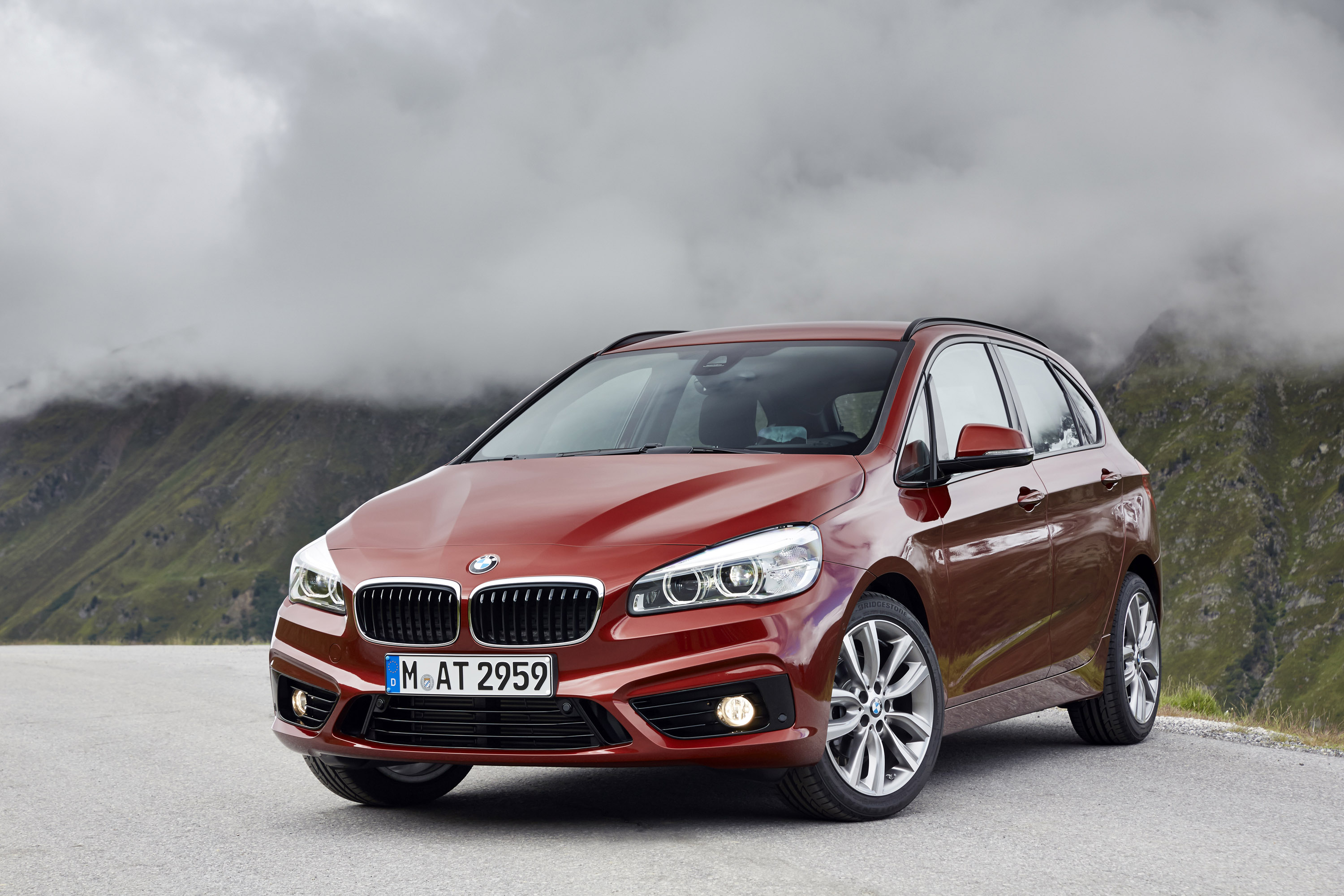 2015 BMW 218d Active Tourer HD Pictures