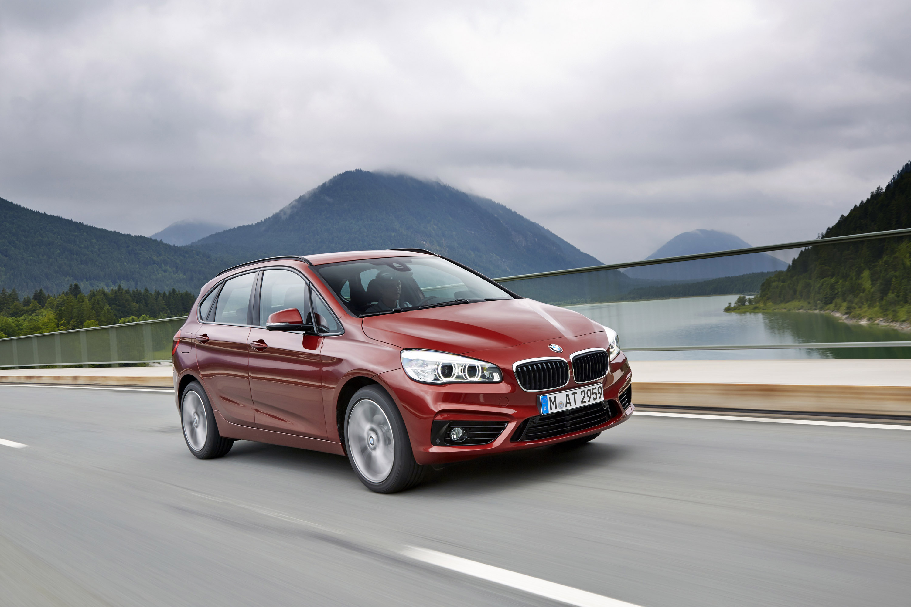 2015 BMW 218d Active Tourer HD Pictures