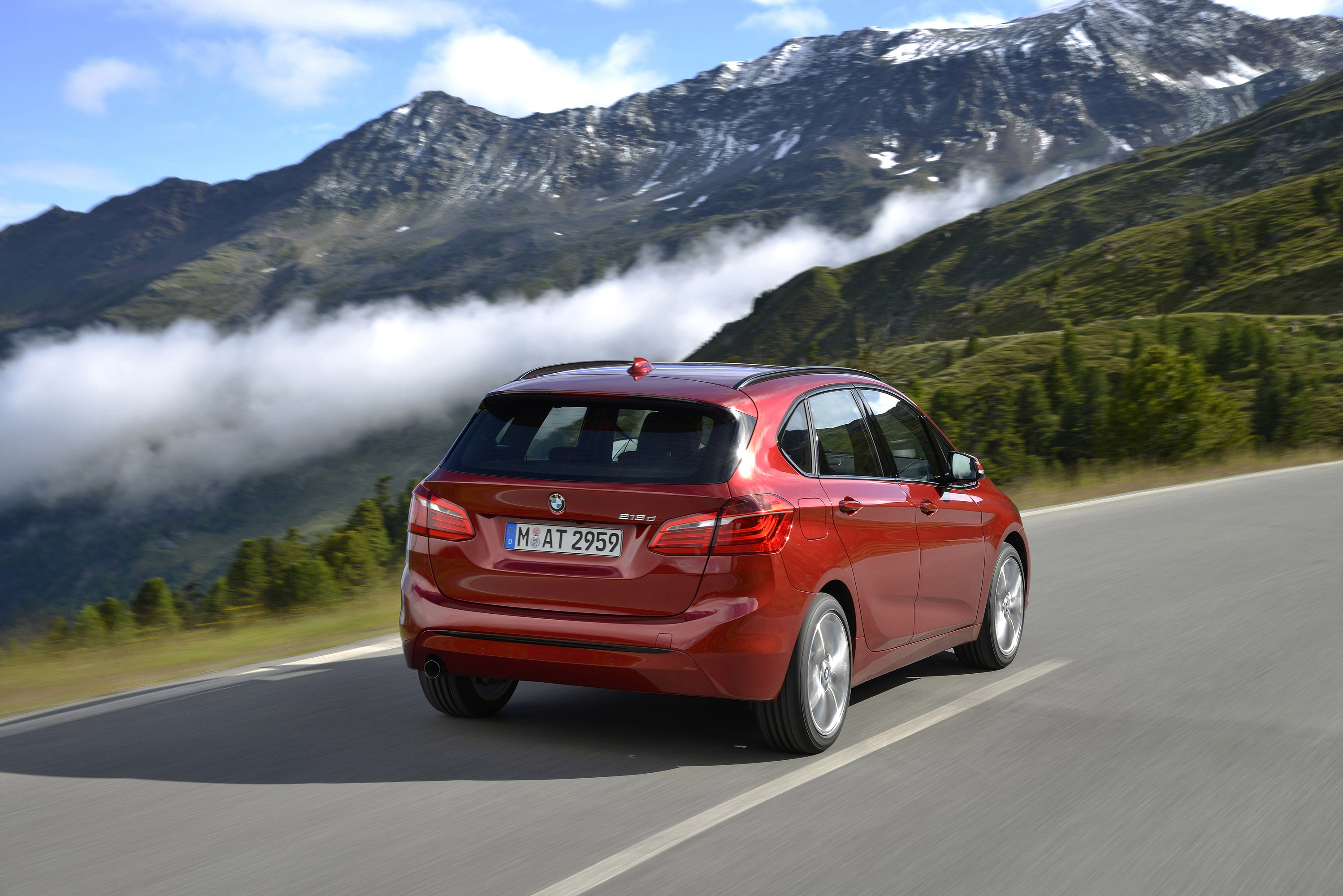 BMW 218d Active Tourer photo #47