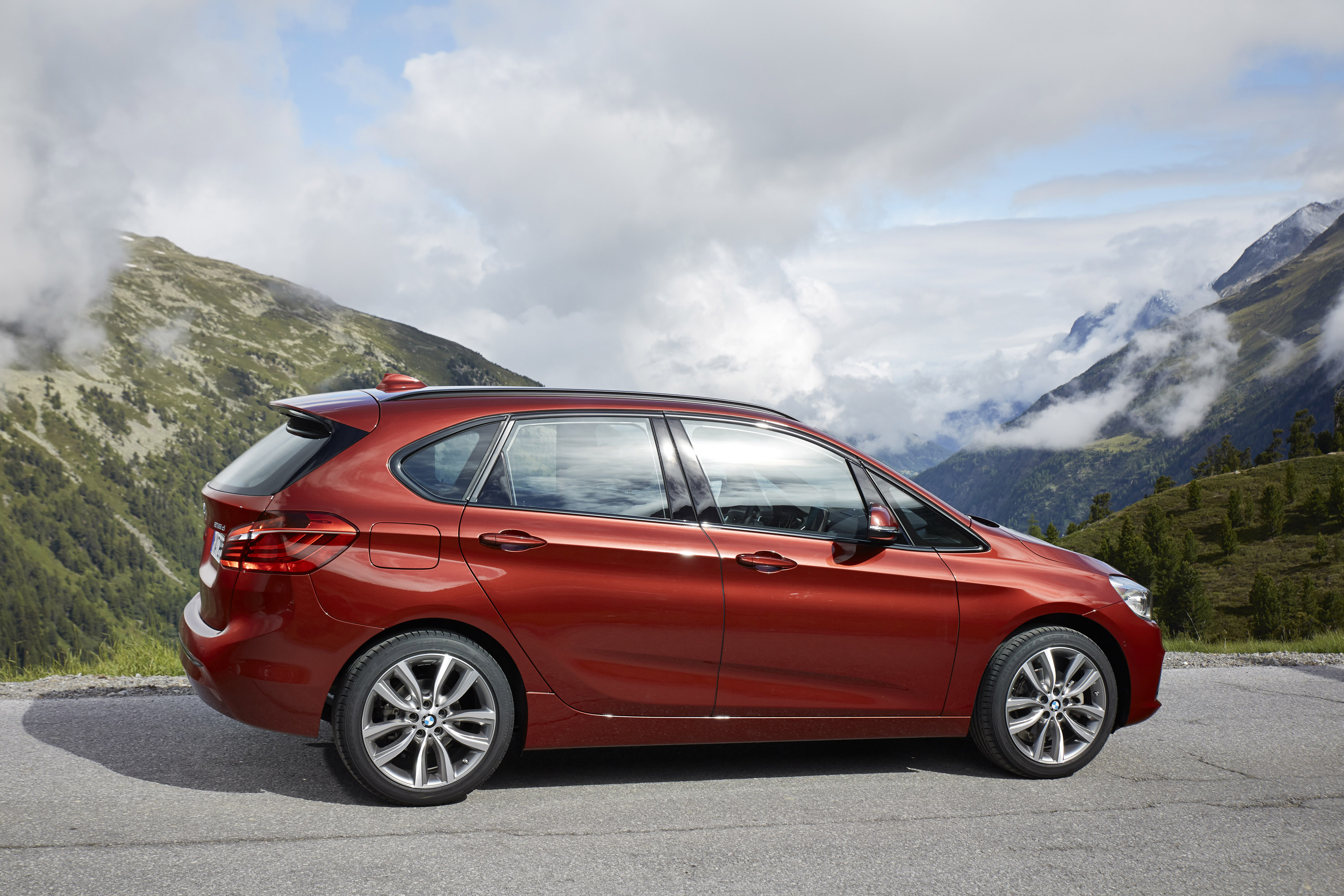 BMW 218d Active Tourer photo #57