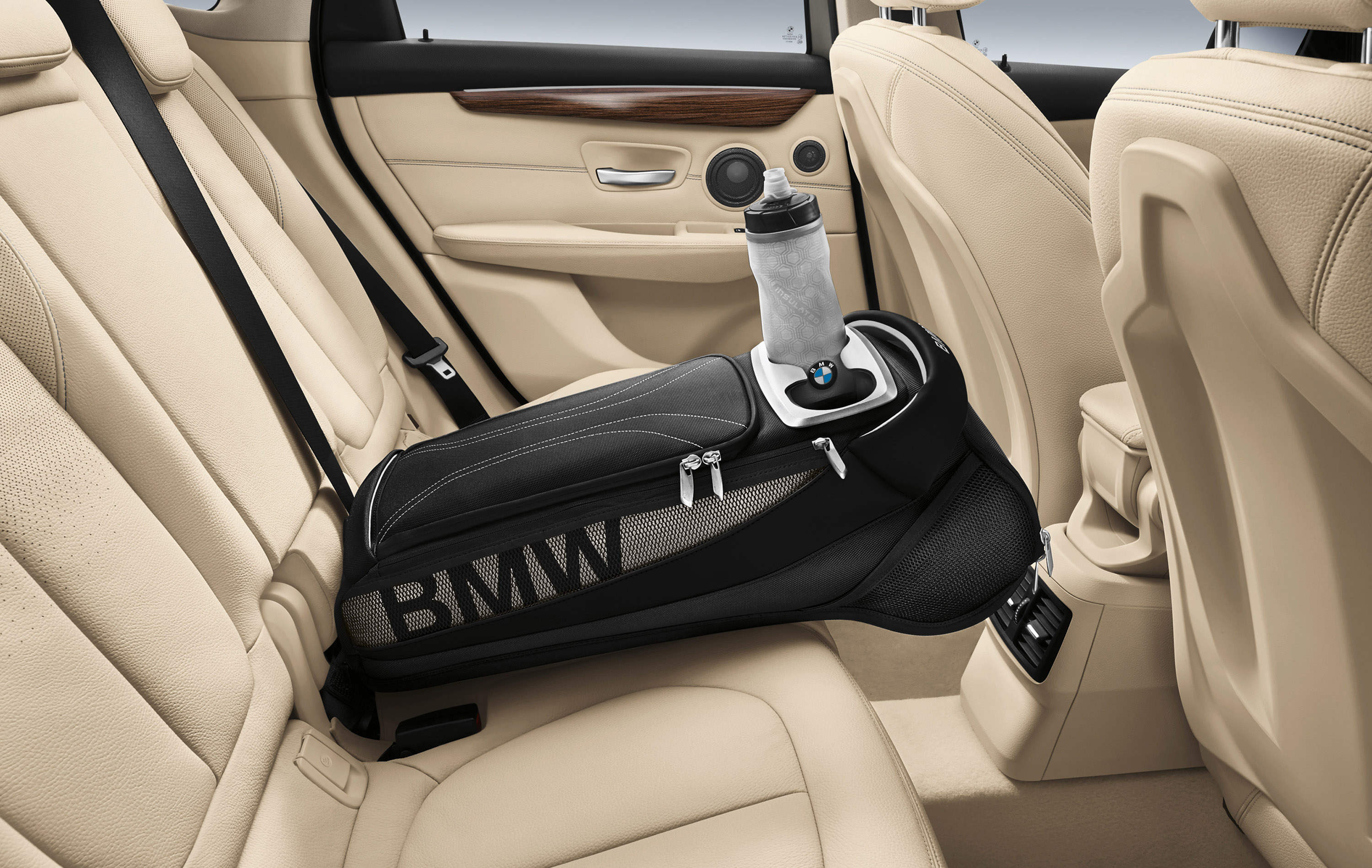BMW 218d Active Tourer photo #71