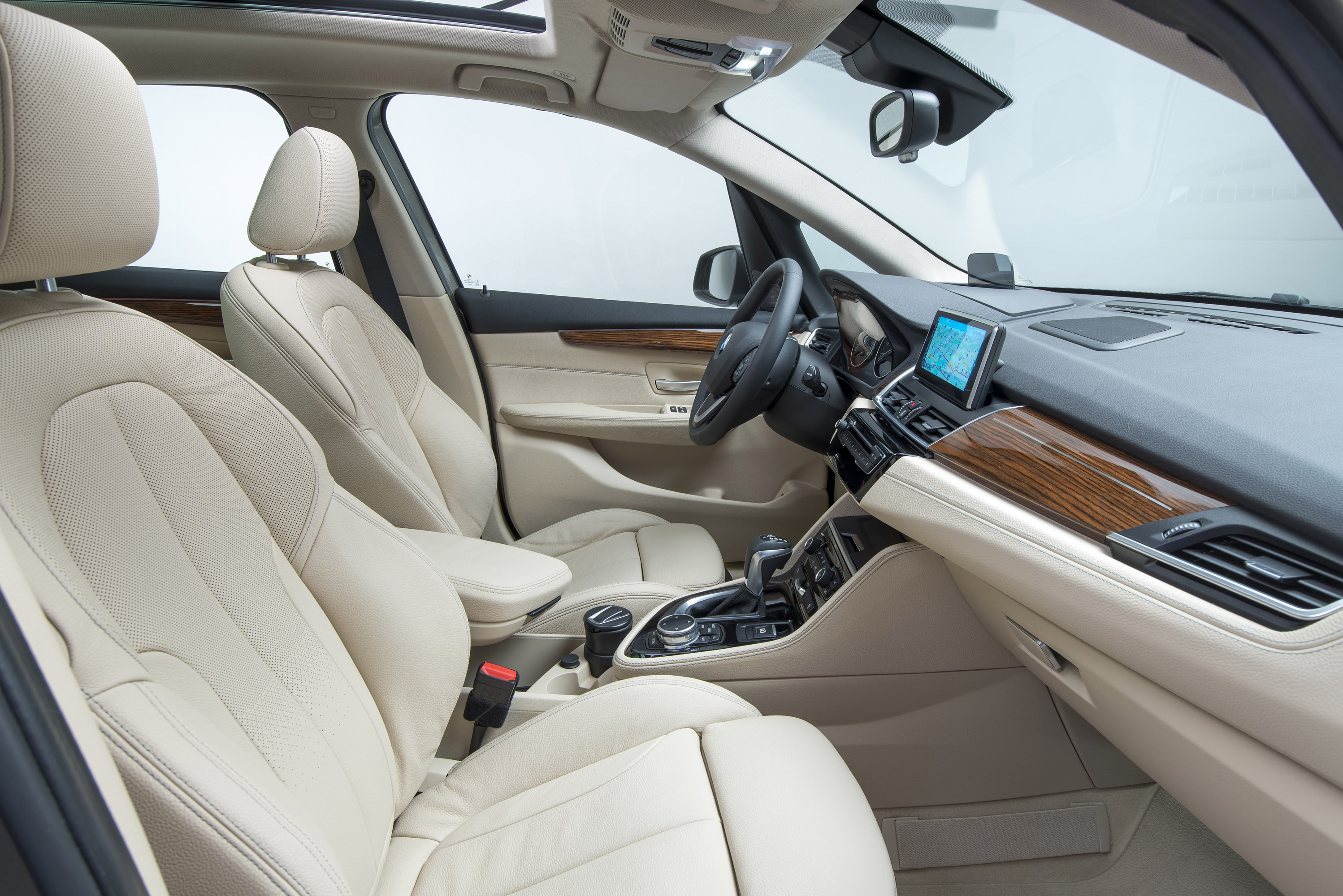 BMW 218d Active Tourer photo #79