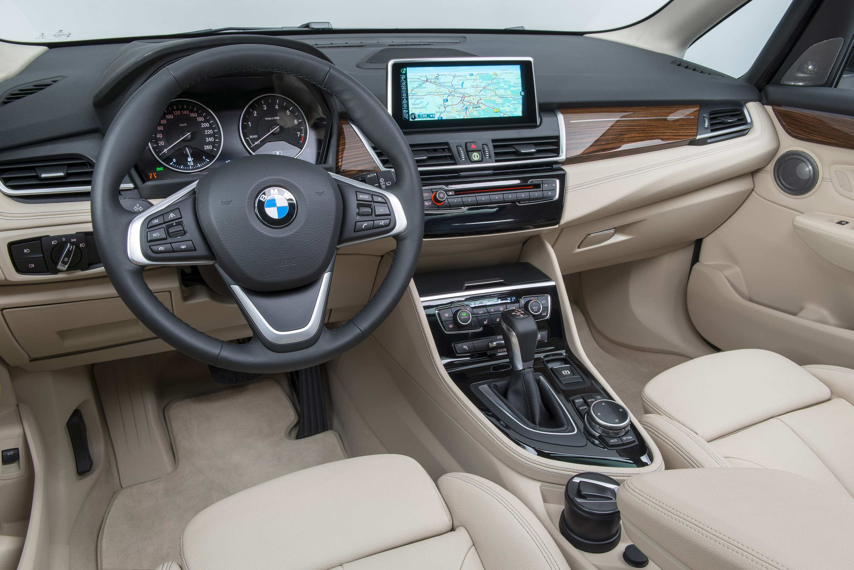 BMW 218d Active Tourer photo #80