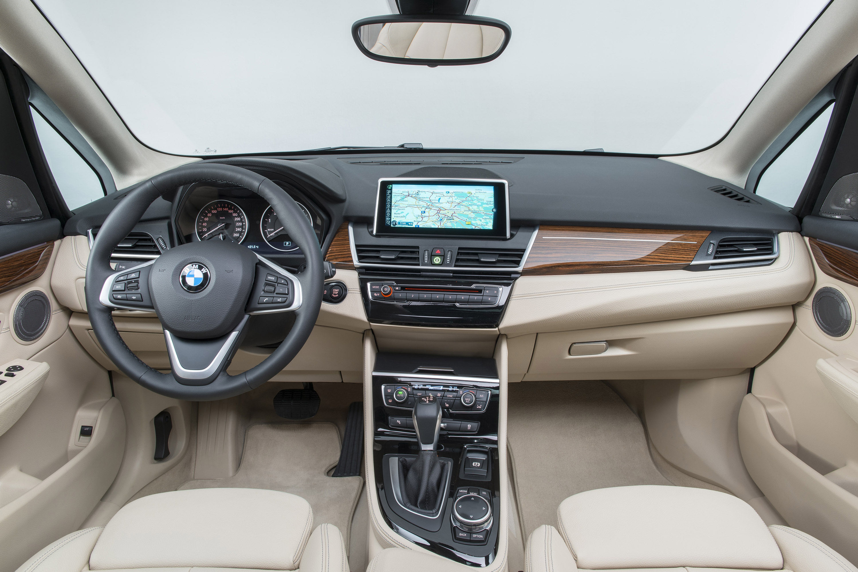 BMW 218d Active Tourer photo #81