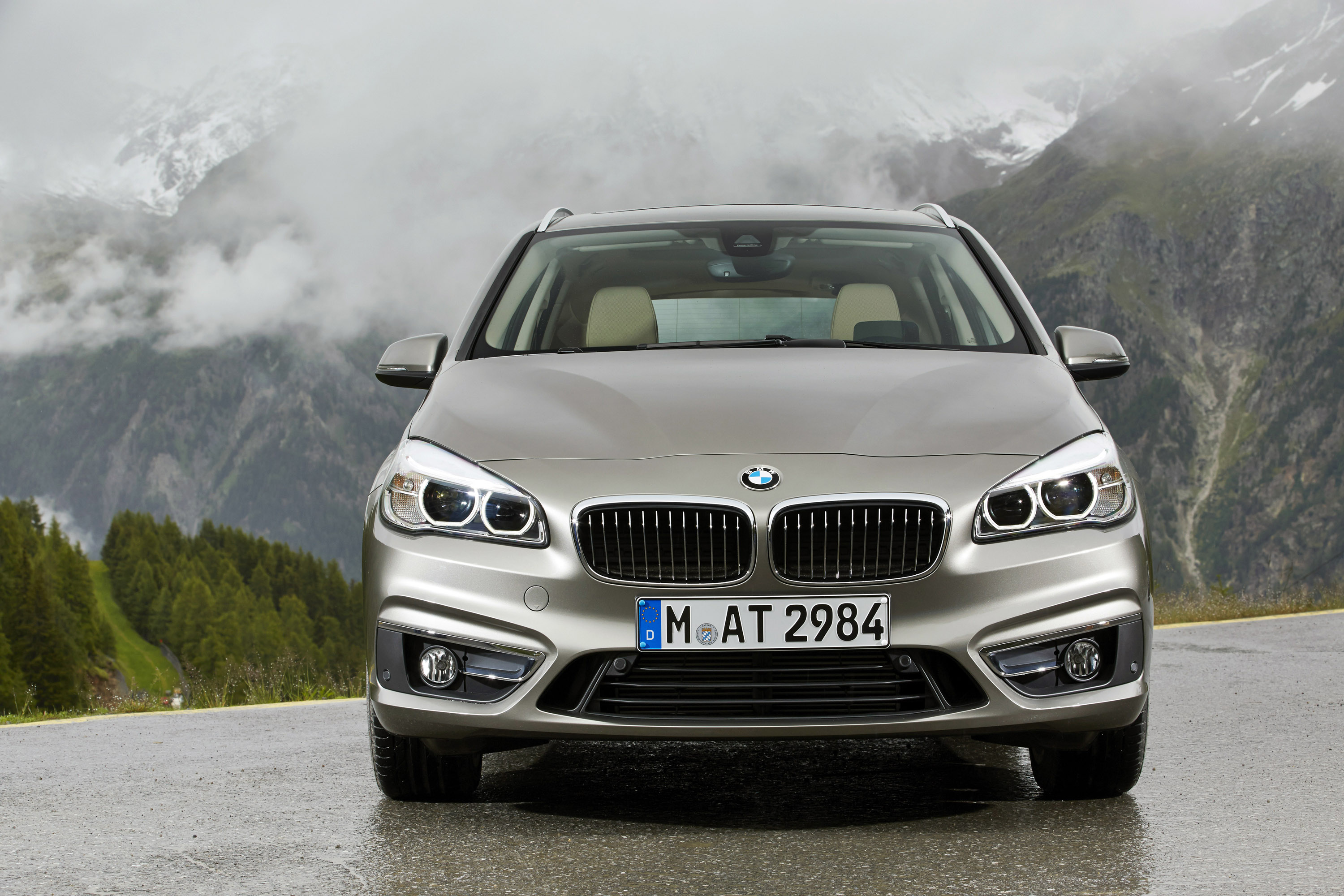 BMW 225i Active Tourer photo #2