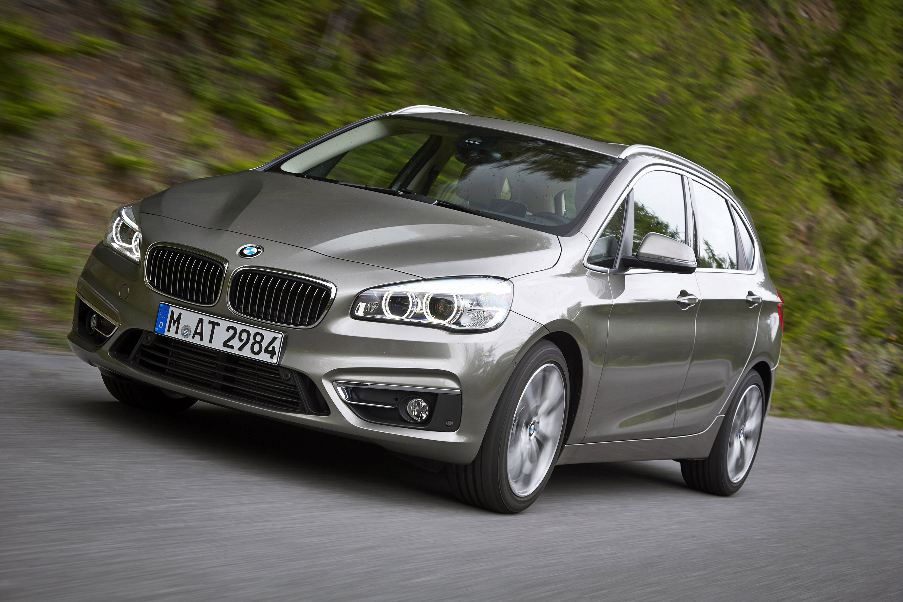 BMW 225i Active Tourer photo #3