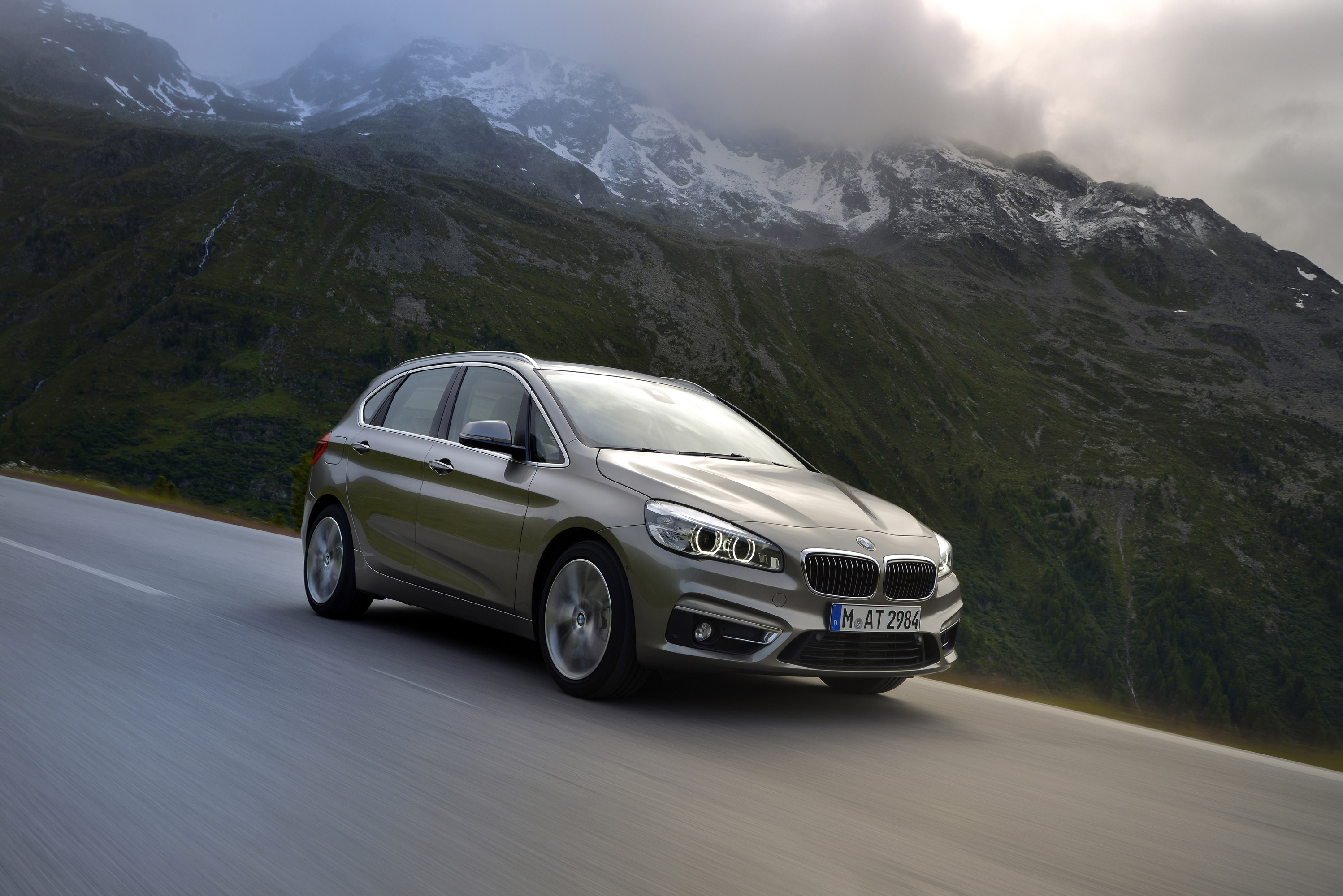 BMW 225i Active Tourer photo #18