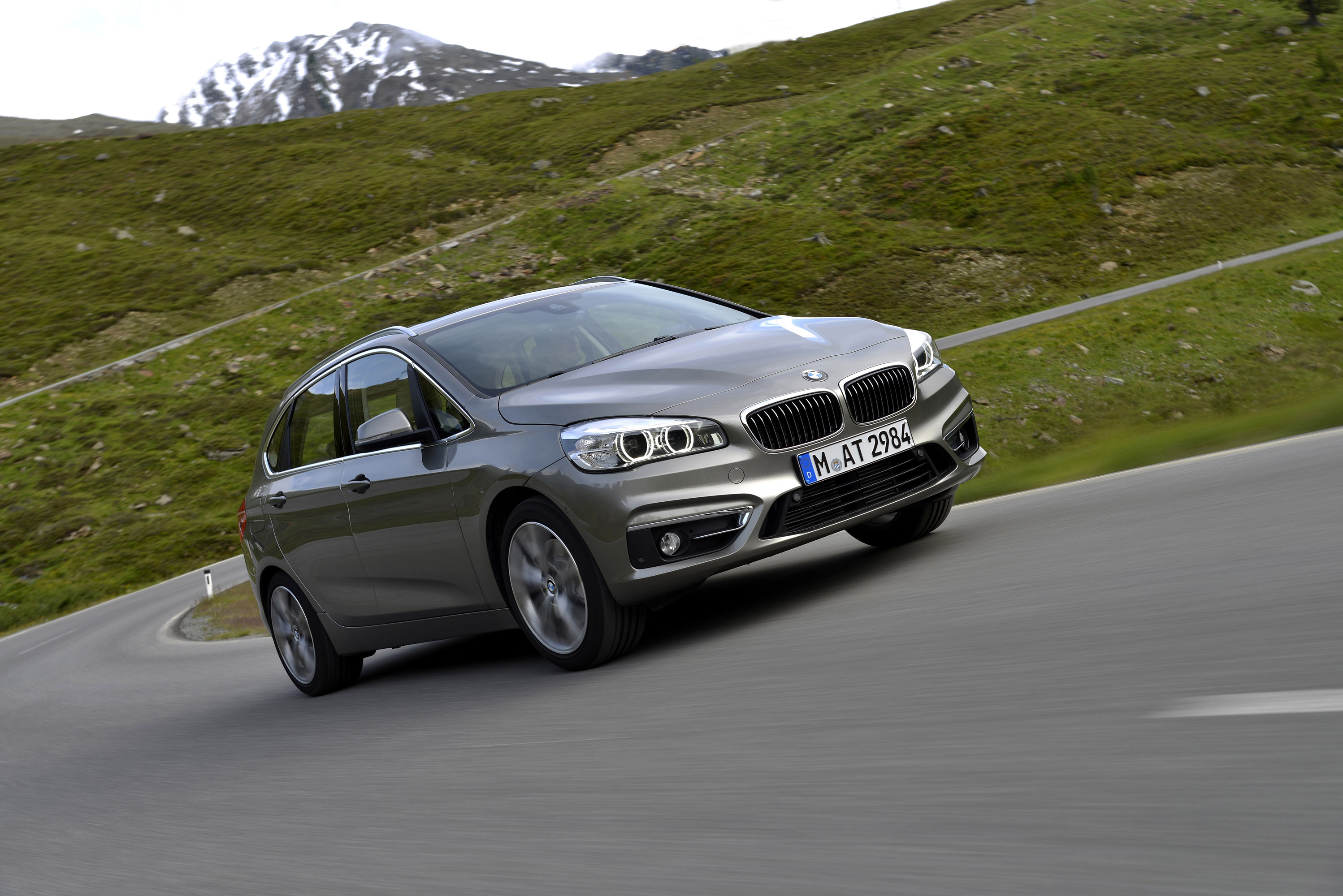 BMW 225i Active Tourer photo #19