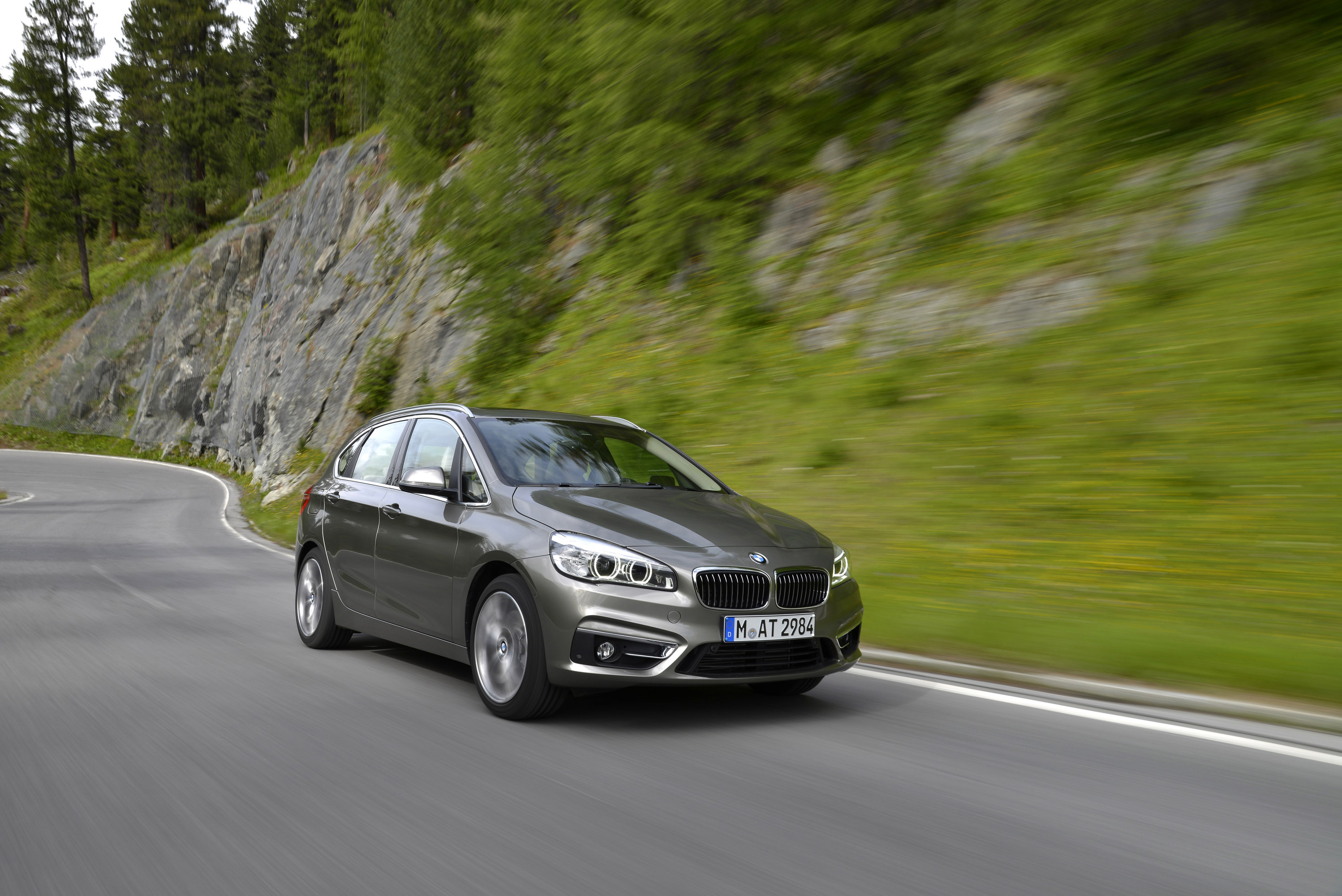 BMW 225i Active Tourer photo #20