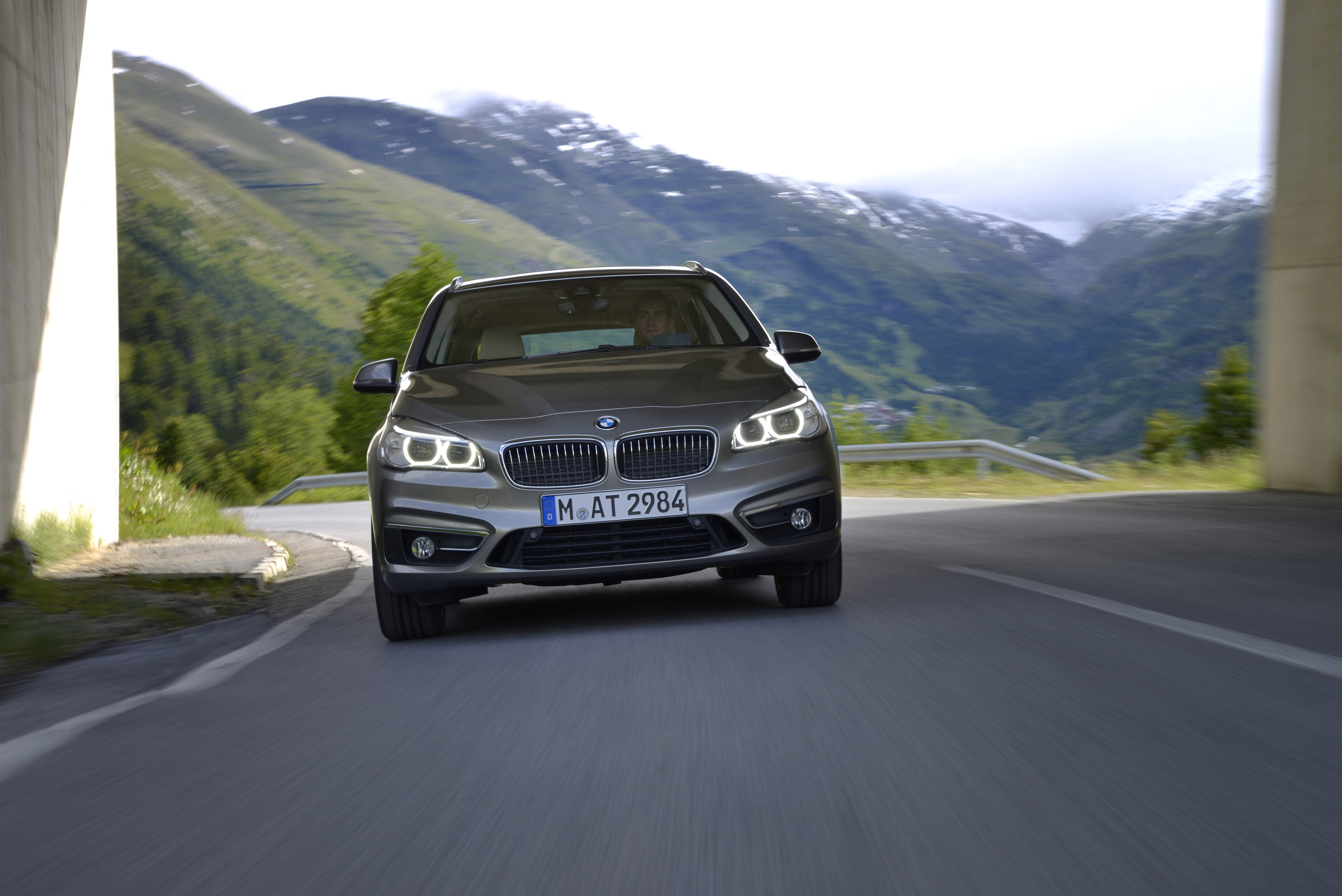 BMW 225i Active Tourer photo #21
