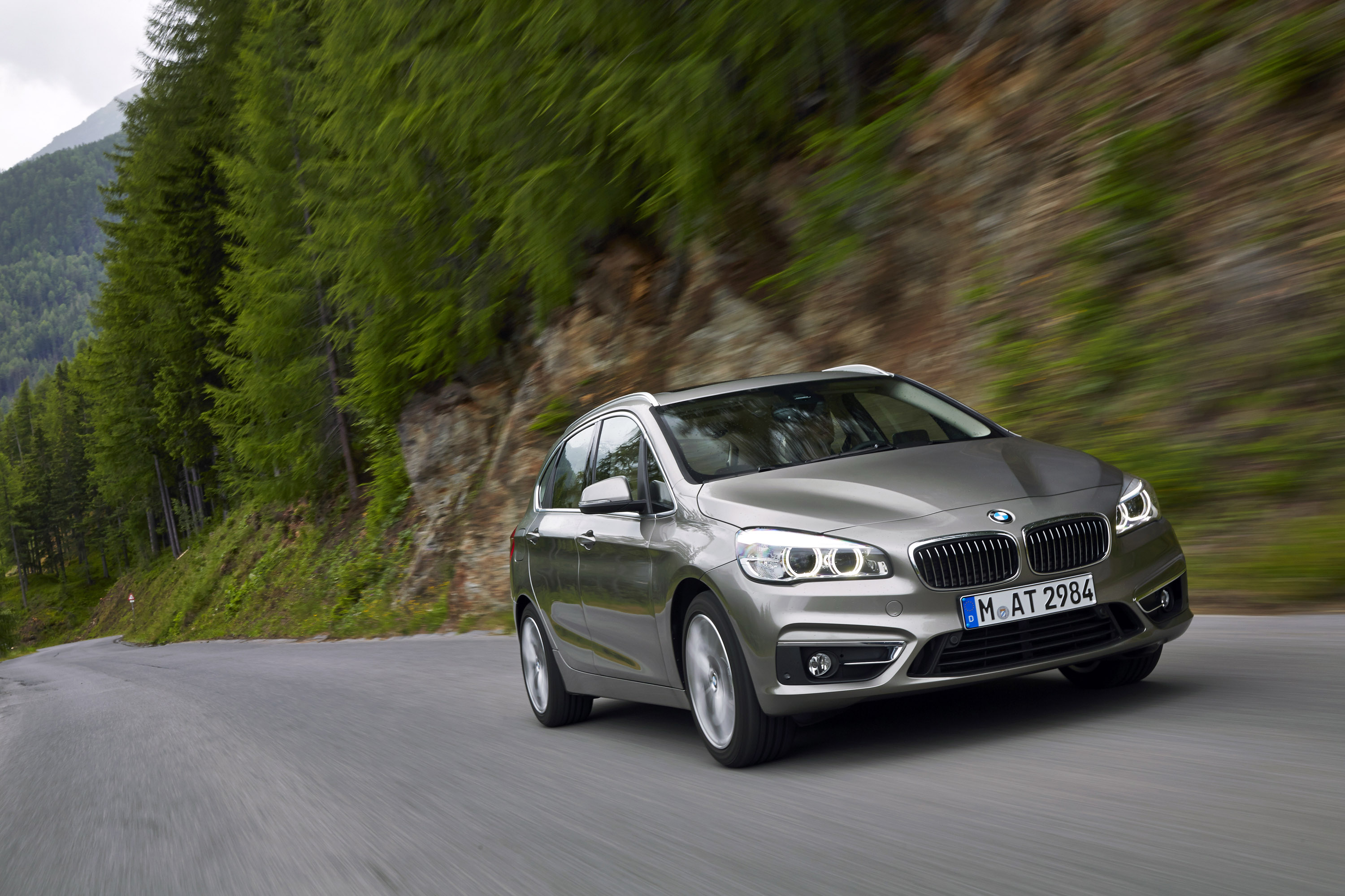 BMW 225i Active Tourer photo #22