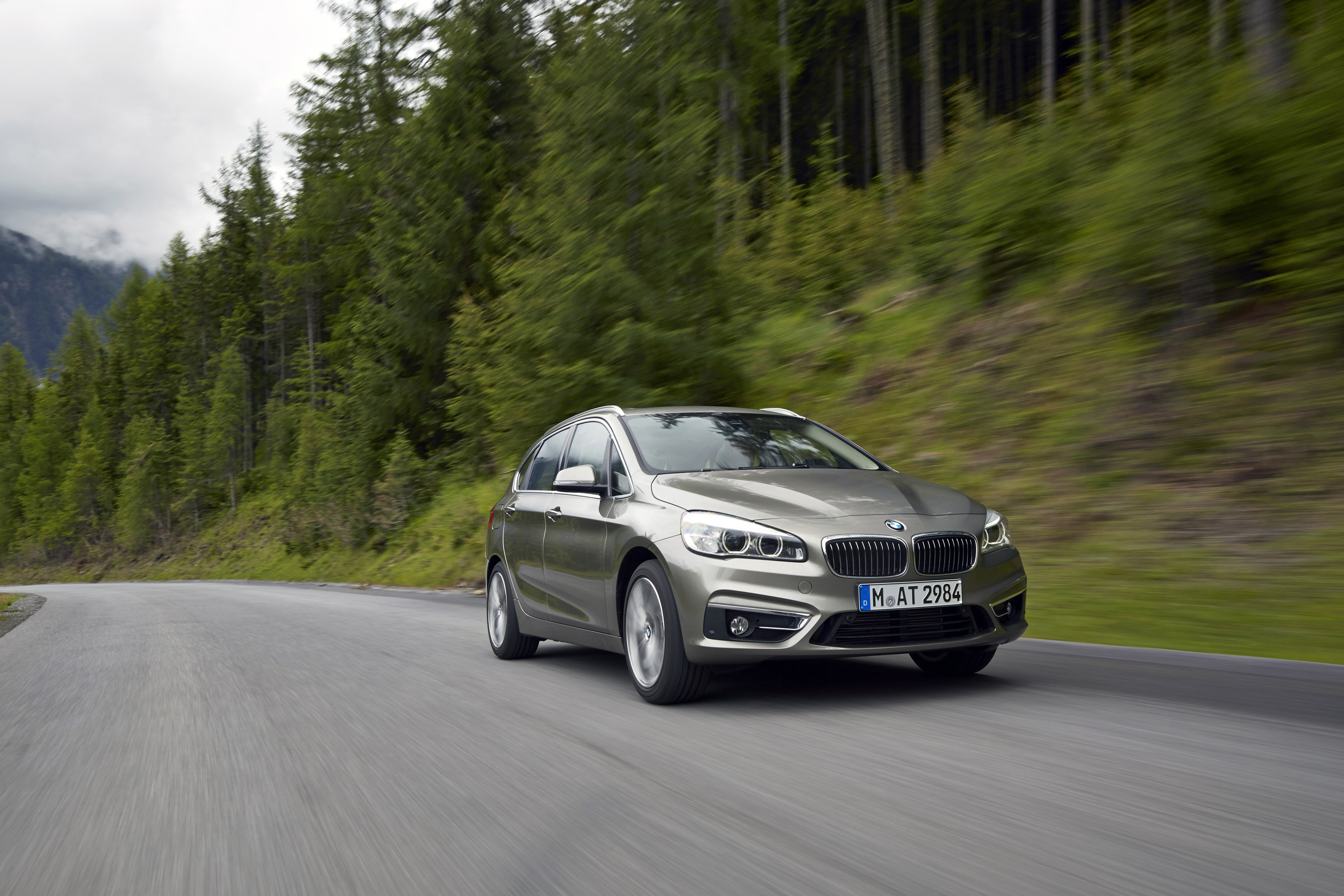 BMW 225i Active Tourer photo #23