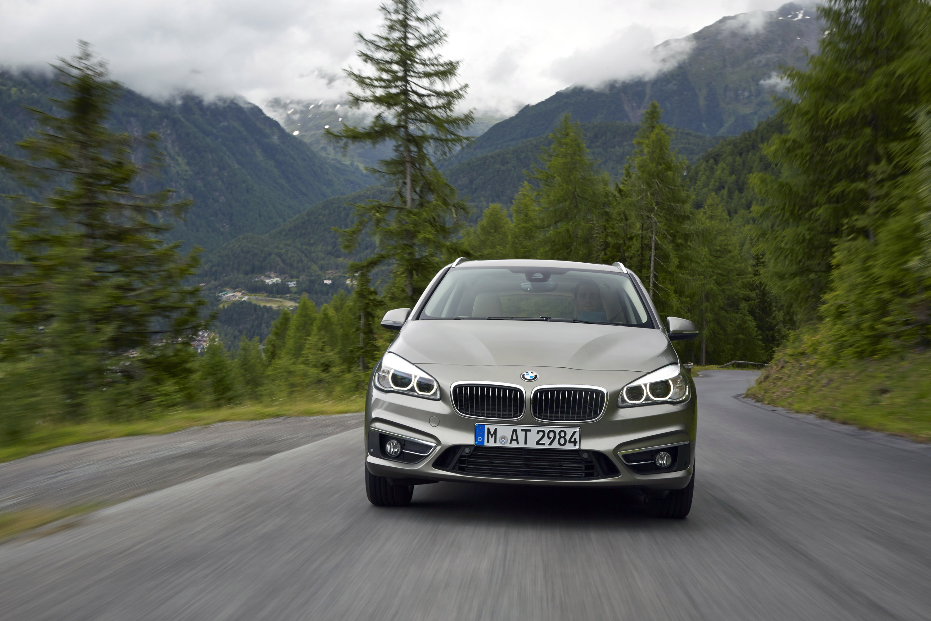 BMW 225i Active Tourer photo #24