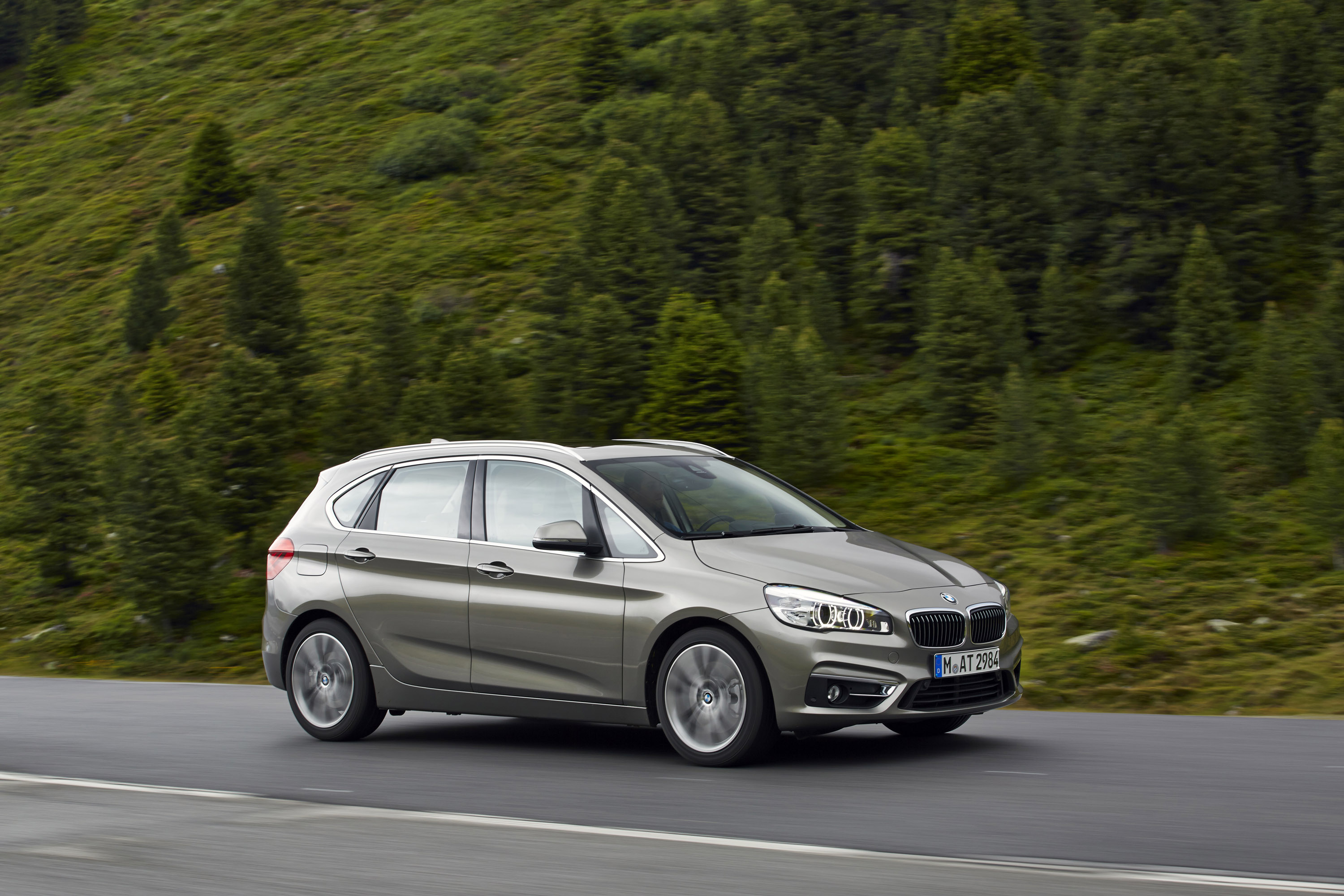 BMW 225i Active Tourer photo #25