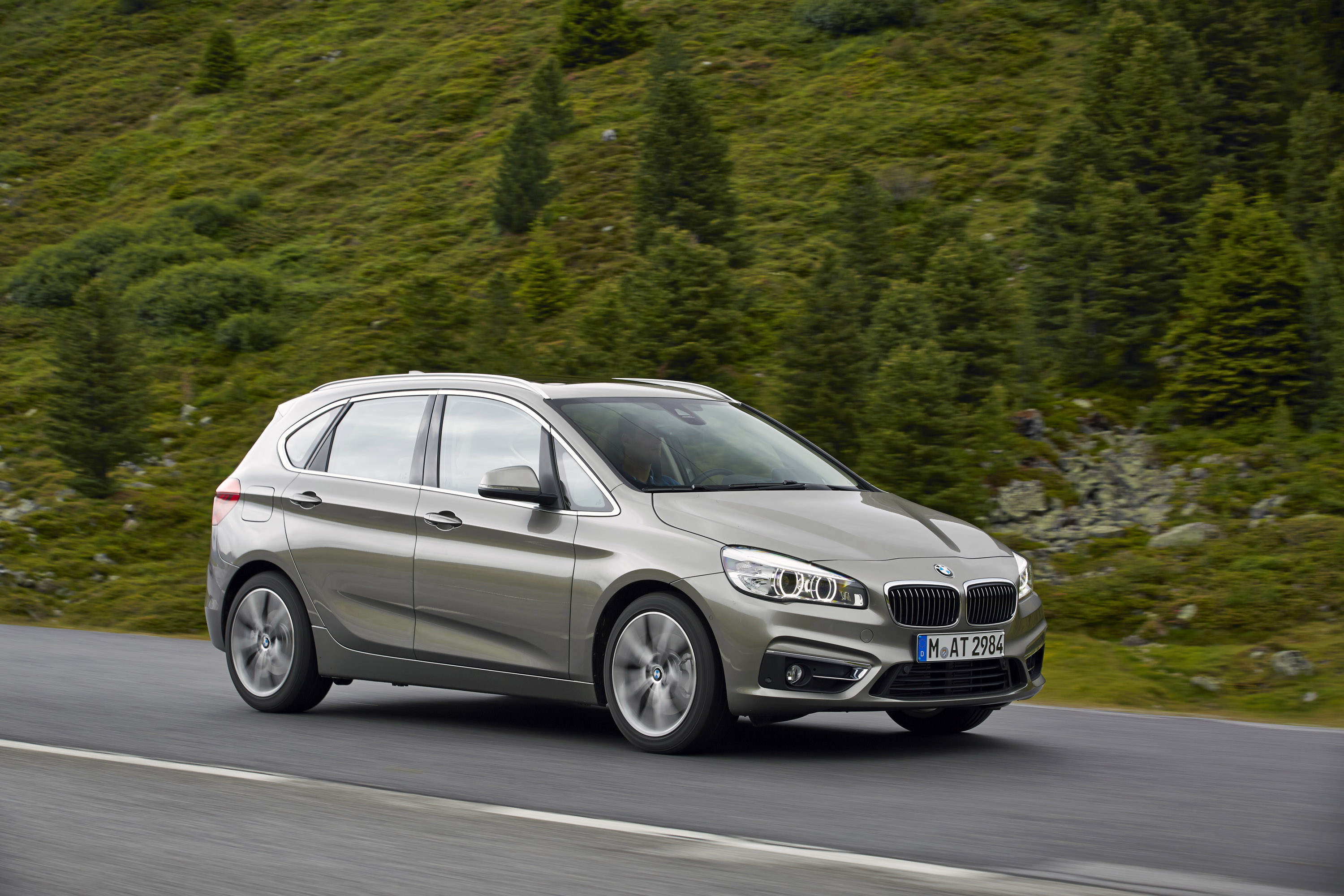 BMW 225i Active Tourer photo #26