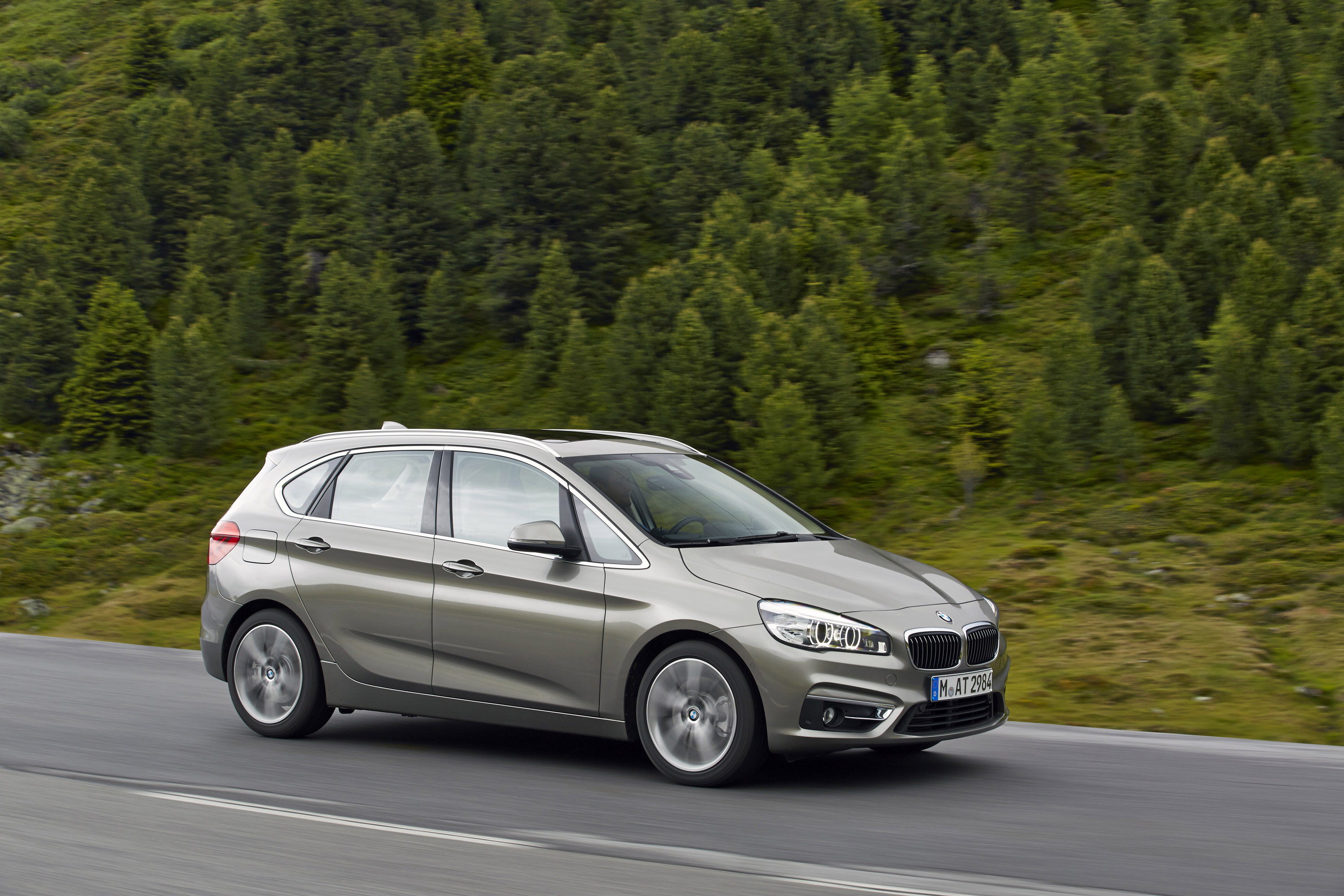 BMW 225i Active Tourer photo #27