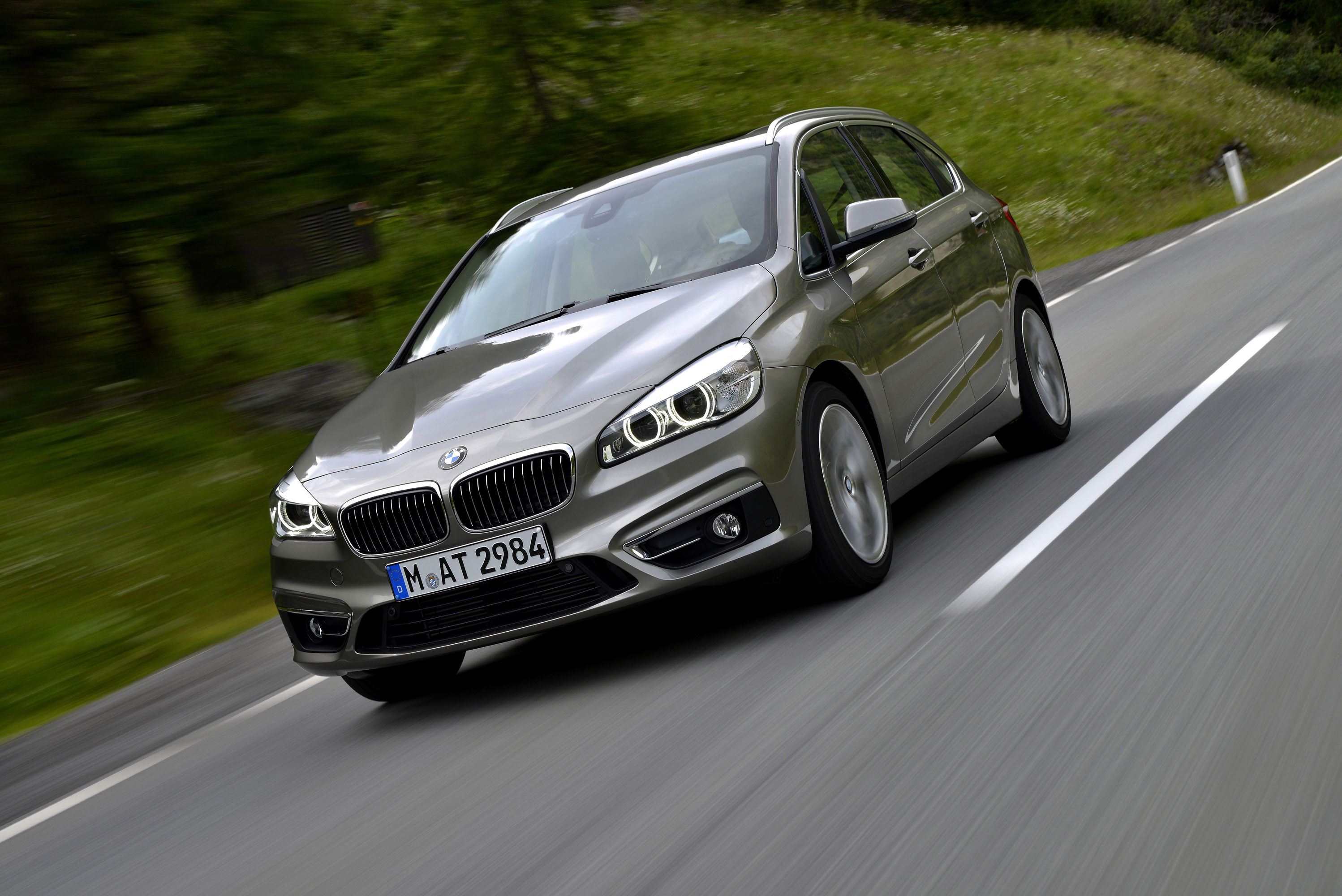 BMW 225i Active Tourer photo #28