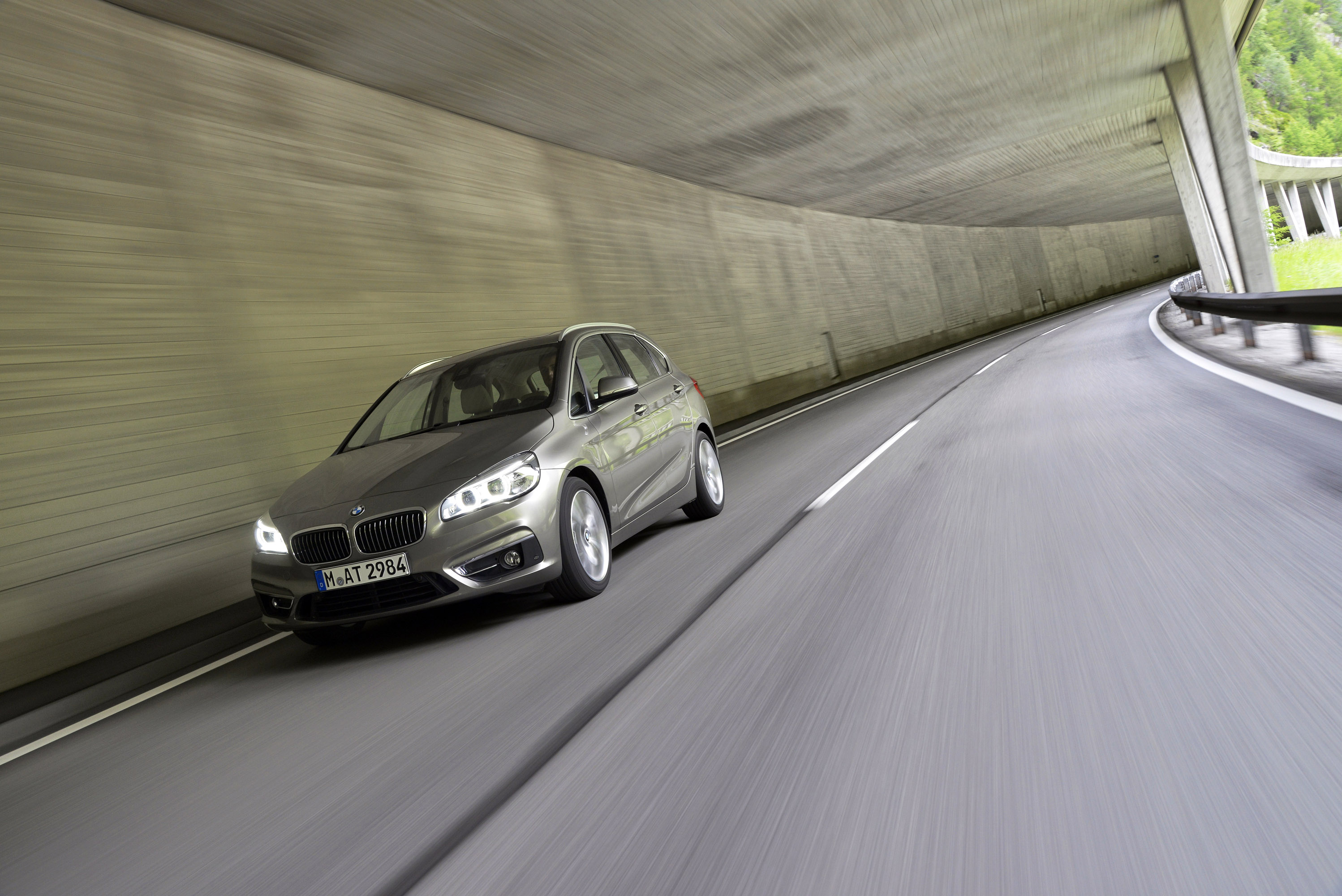 BMW 225i Active Tourer photo #29