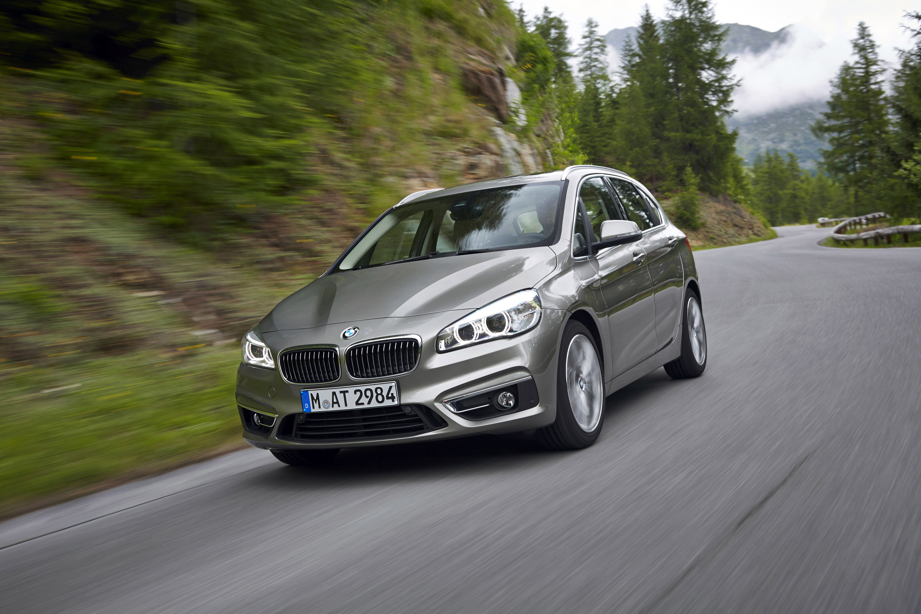 BMW 225i Active Tourer photo #32