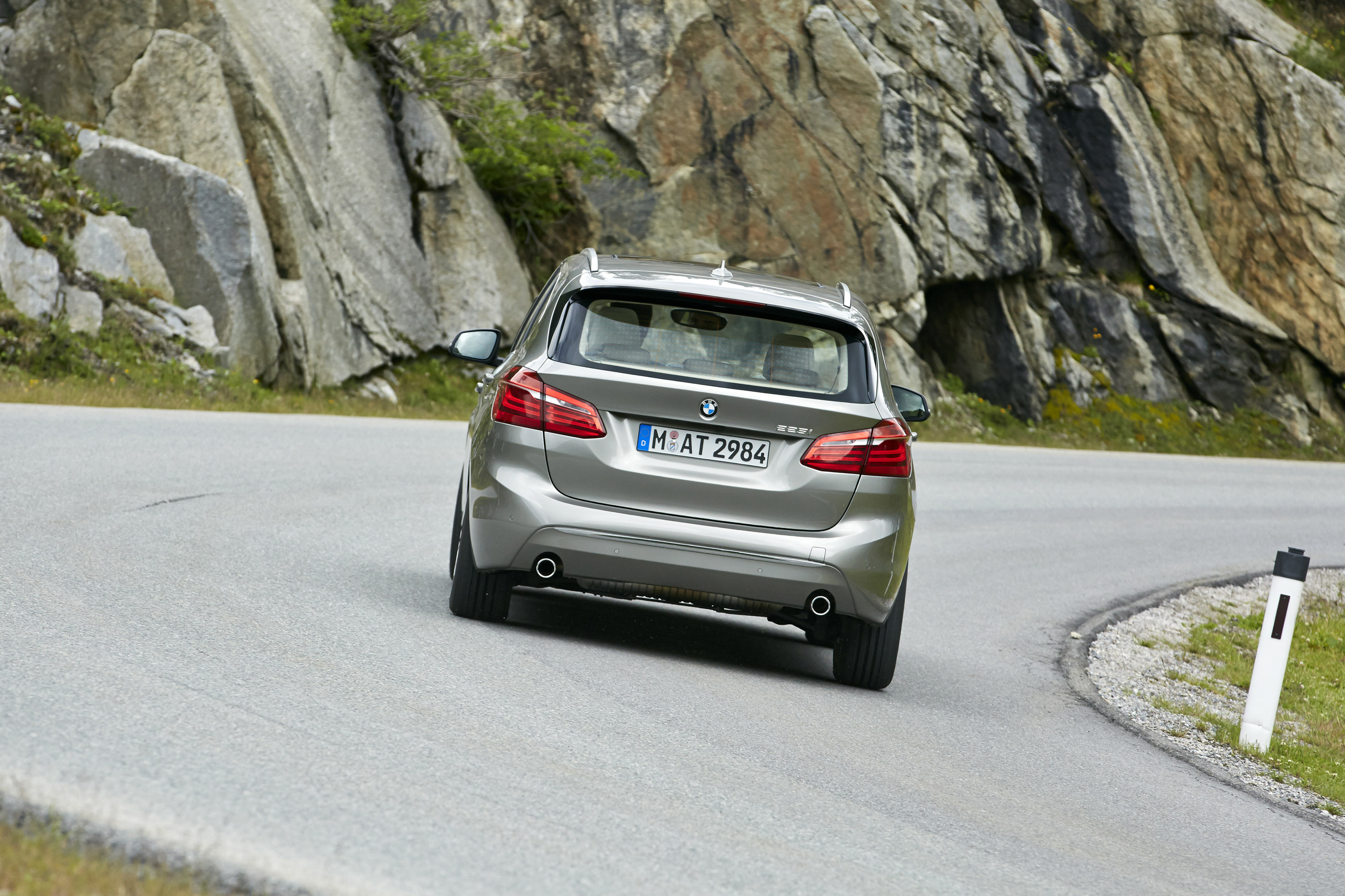 BMW 225i Active Tourer photo #78