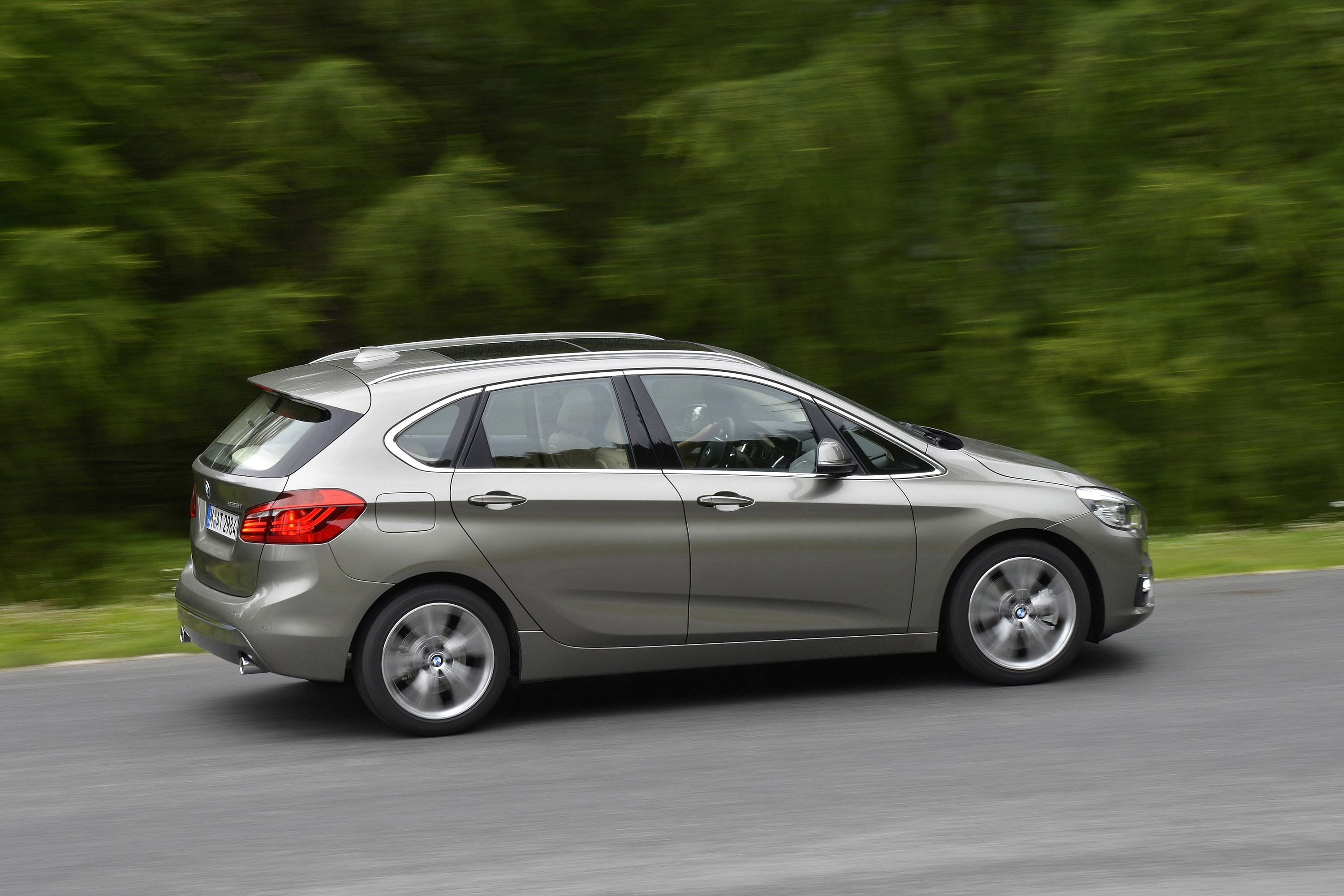 BMW 225i Active Tourer photo #79