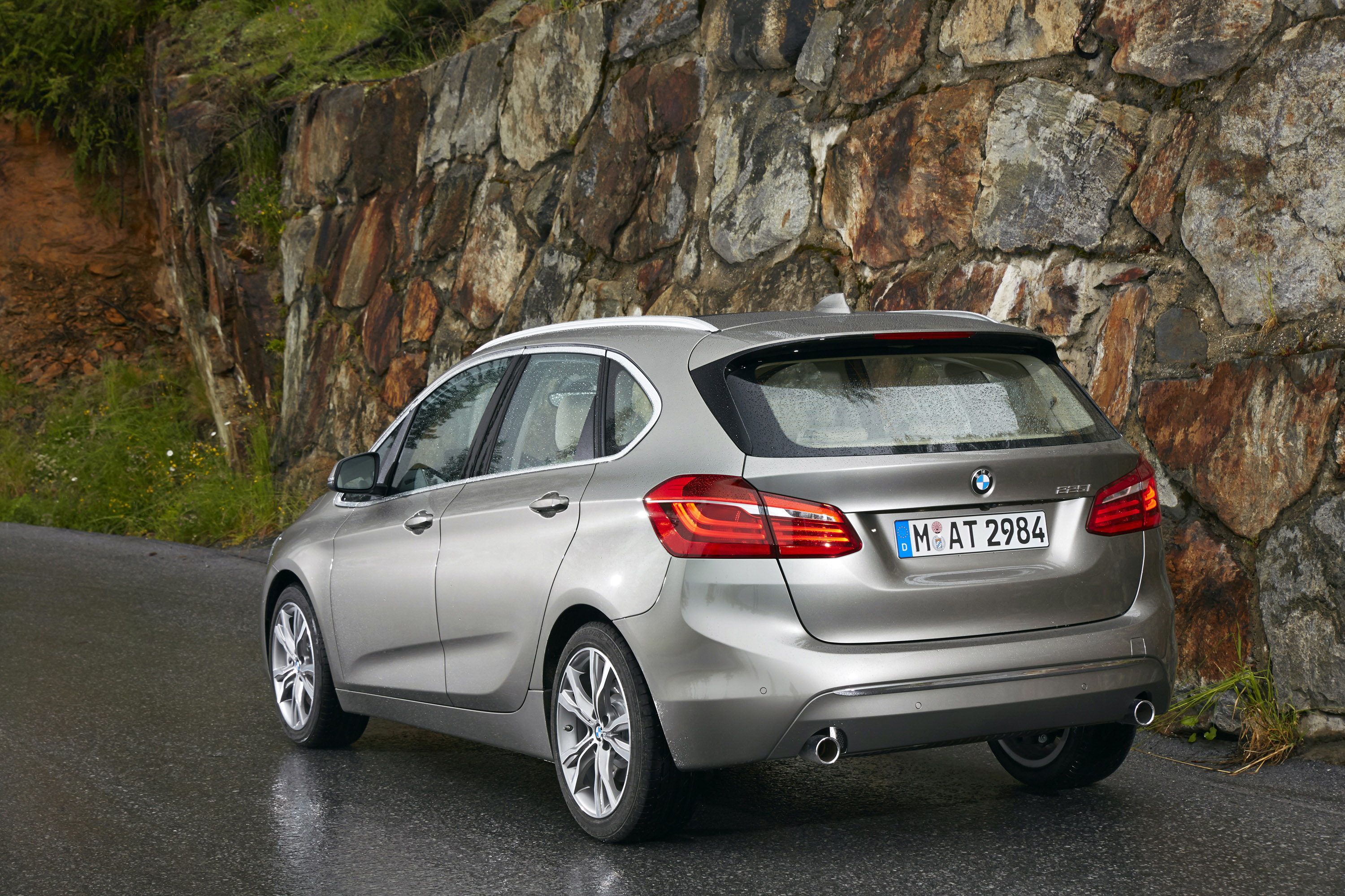 BMW 225i Active Tourer photo #84
