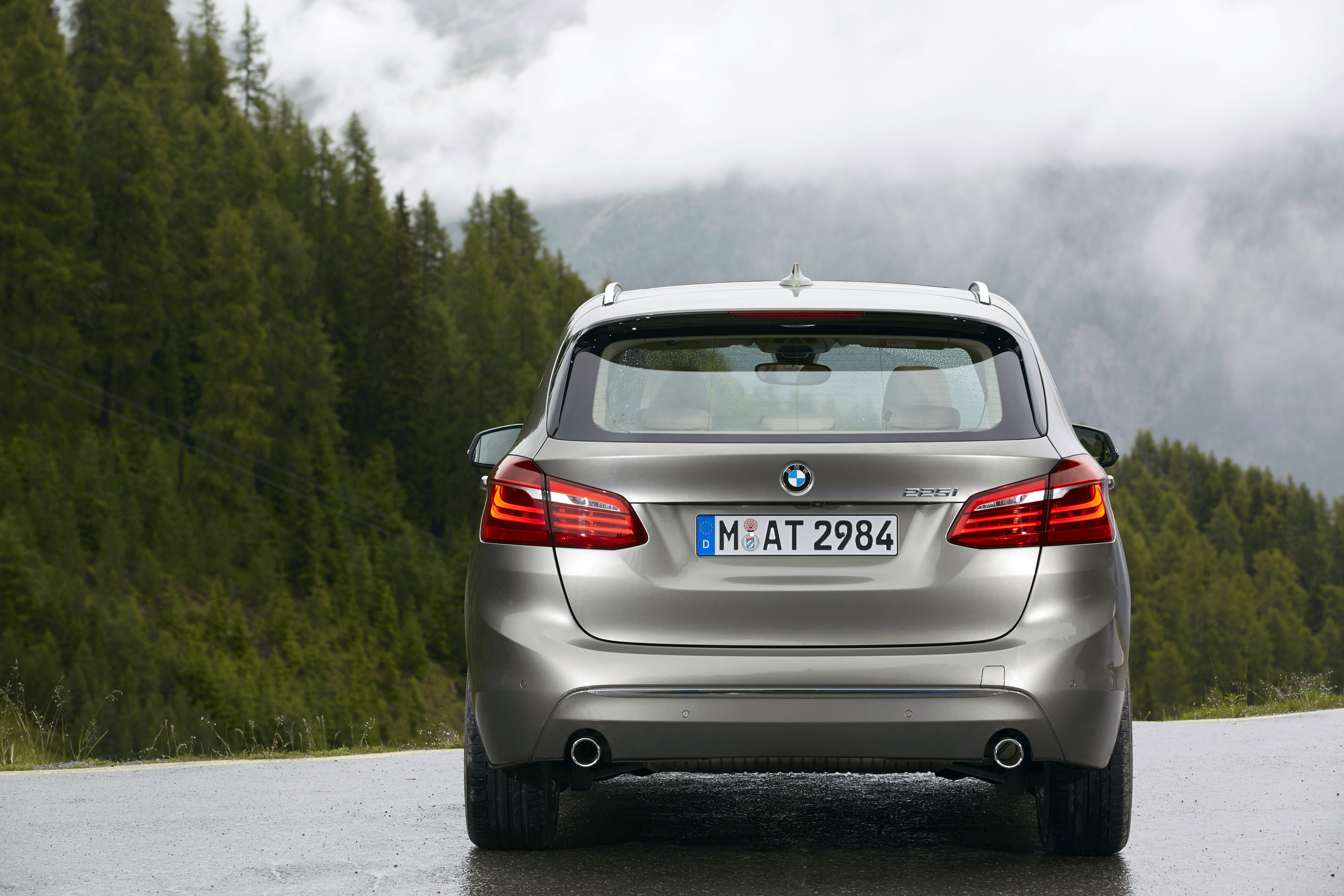 BMW 225i Active Tourer photo #87