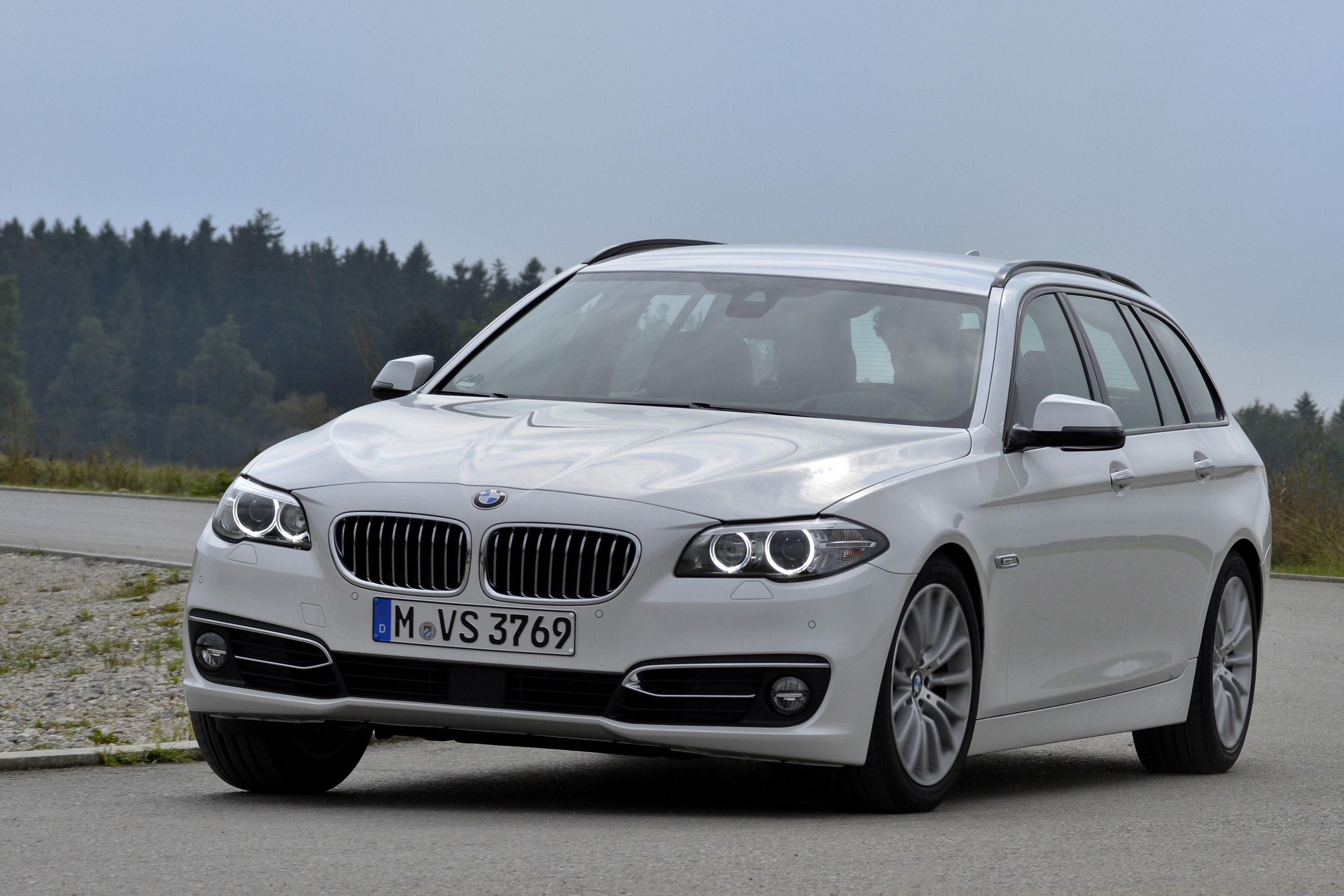 BMW 520d Touring photo #1