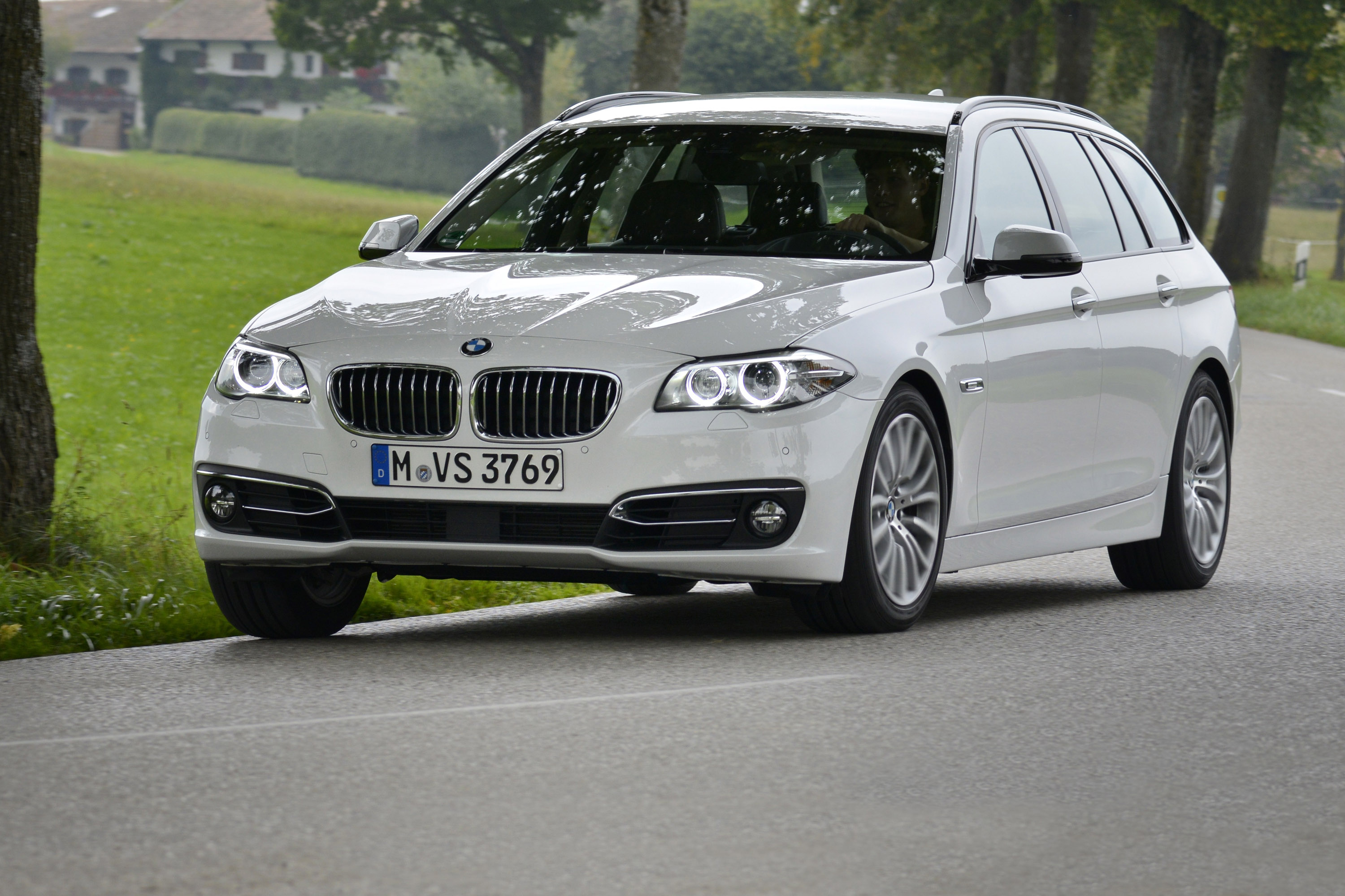 BMW 520d Touring photo #2