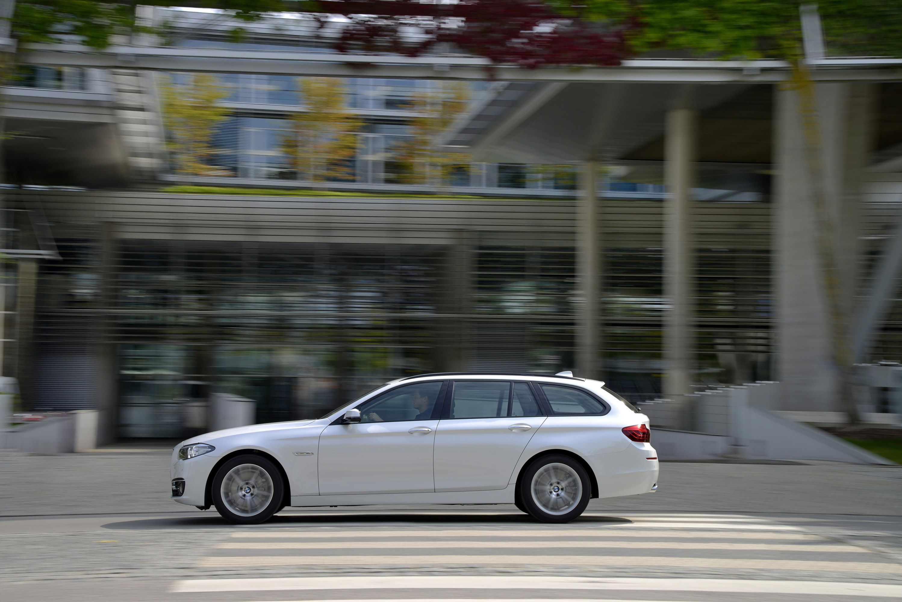 BMW 520d Touring photo #25