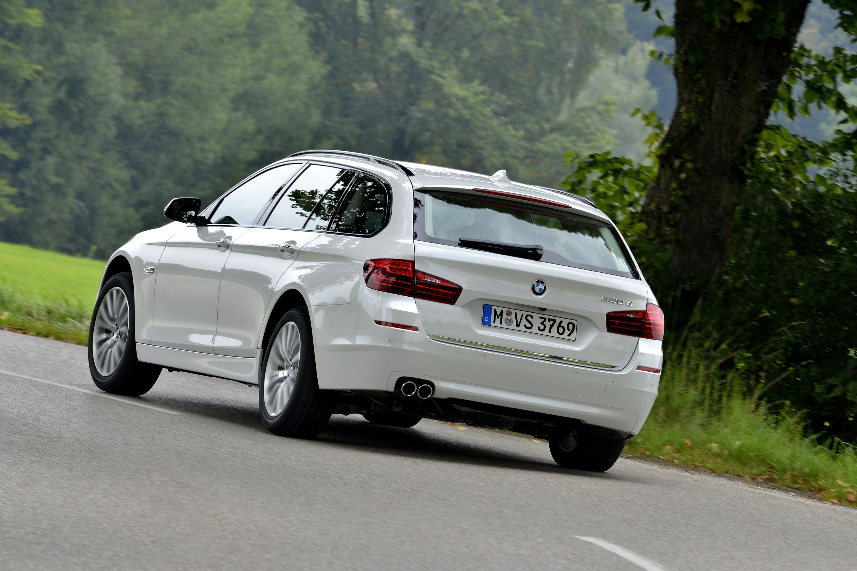 BMW 520d Touring photo #27