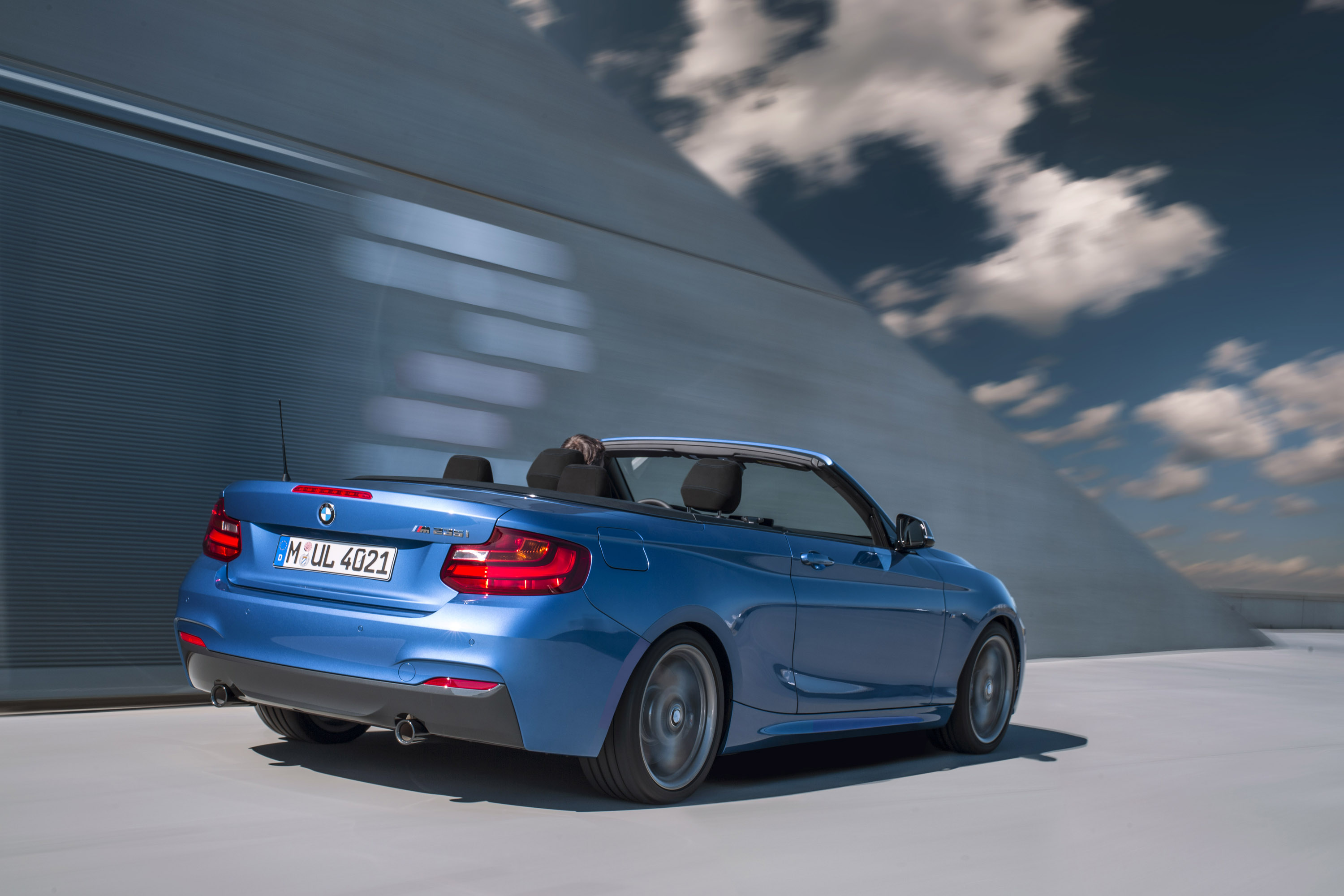BMW M235i Convertible photo #21