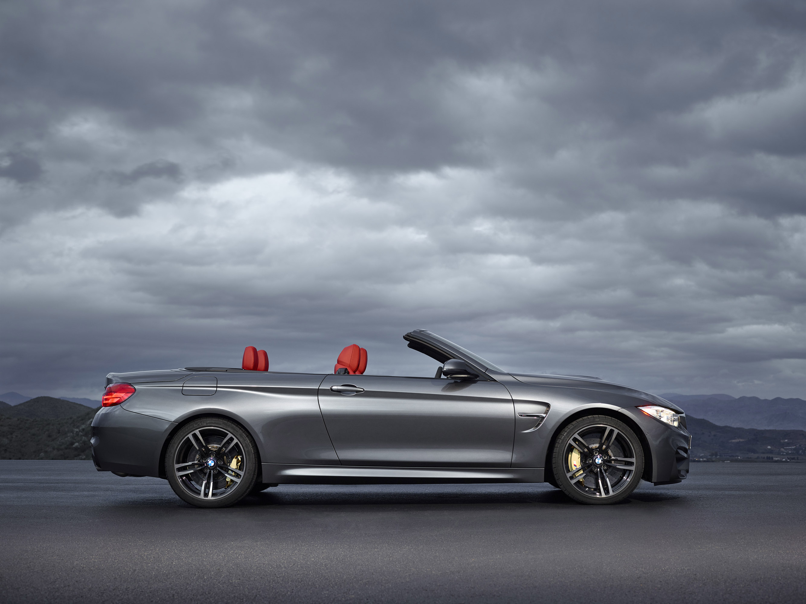 BMW M4 Convertible photo #16